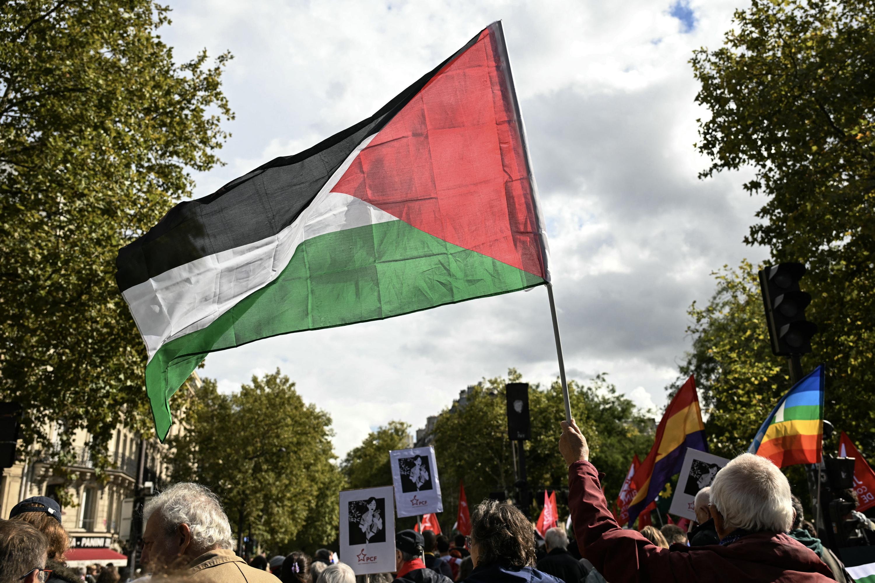 Controversy Erupts Over Palestinian Flags as France Officially Recognizes Palestine