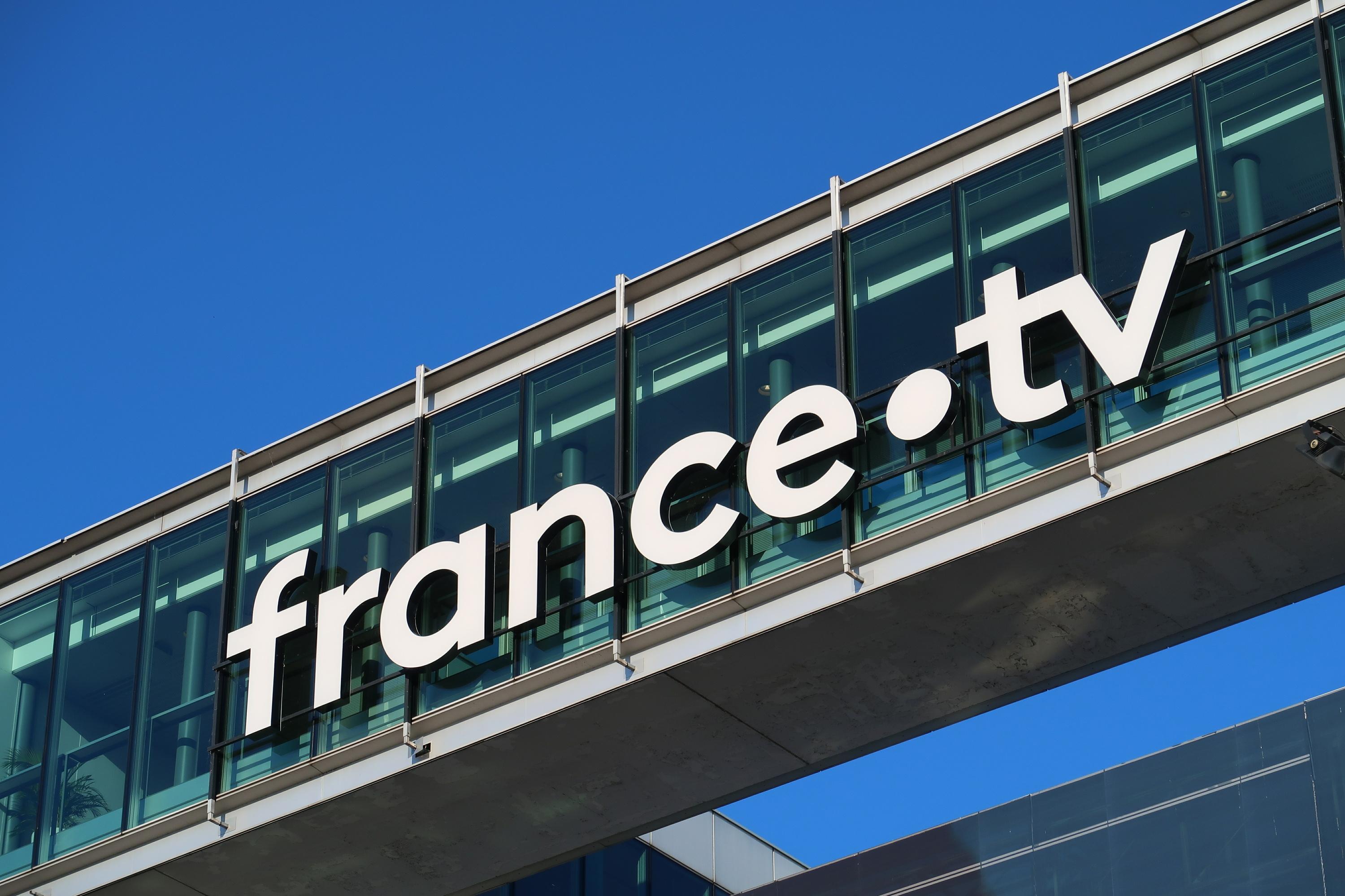 Rémunérations « étonnantes », frais de taxis élevés… La Cour des comptes alerte sur l’état critique des finances de France Télévisions