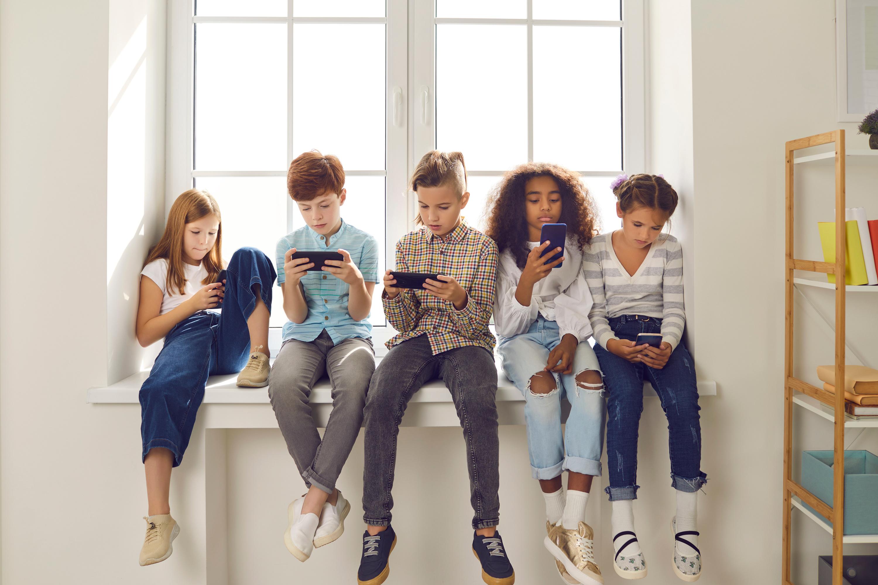 «Nous allons resserrer les boulons» : l’Arcom annonce muscler son action pour protéger les mineurs des dangers des réseaux sociaux