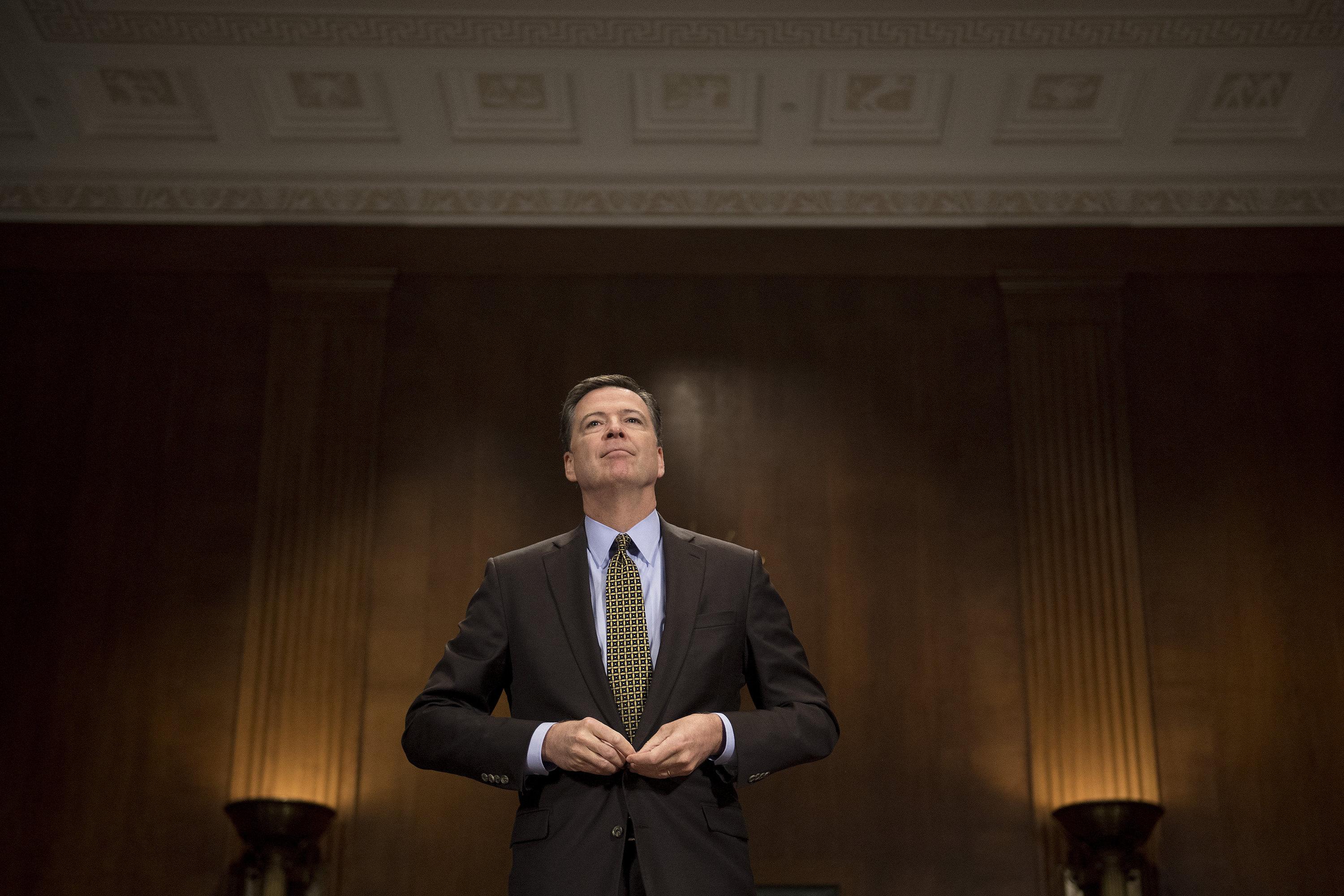 Qui est James Comey, l’ancien patron du FBI qui entend défier Trump jusqu’au bout ?