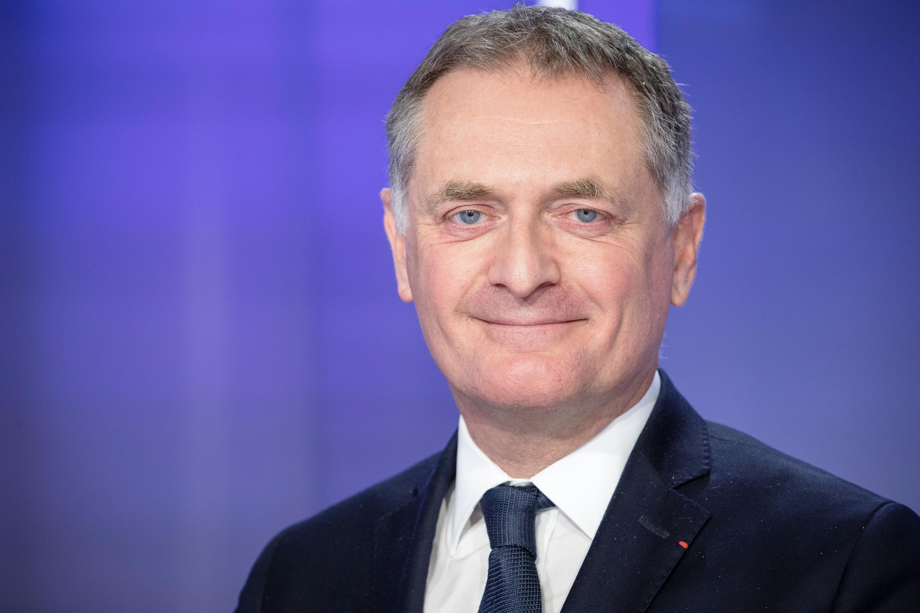 Riduzione dei Funzionari Pubblici in Francia: La Proposta di Philippe Juvin e le Sue Implicazioni