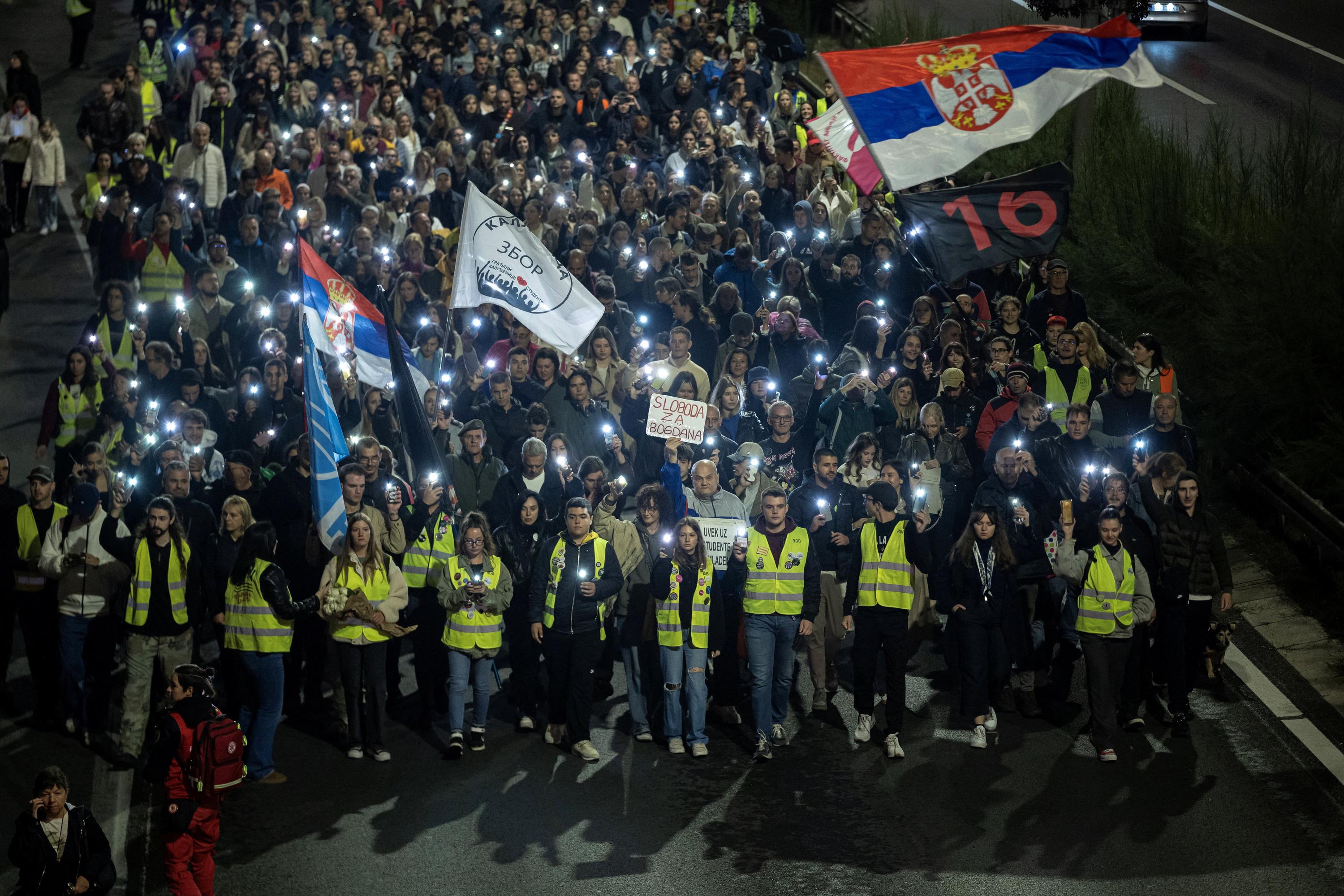 «Nous Vivons Le Deuxième Cercle De L’enfer » : Vingt-Cinq Ans Après La Chute De Milosevic, La Serbie Toujours Aux Prises Avec Ses Fantômes