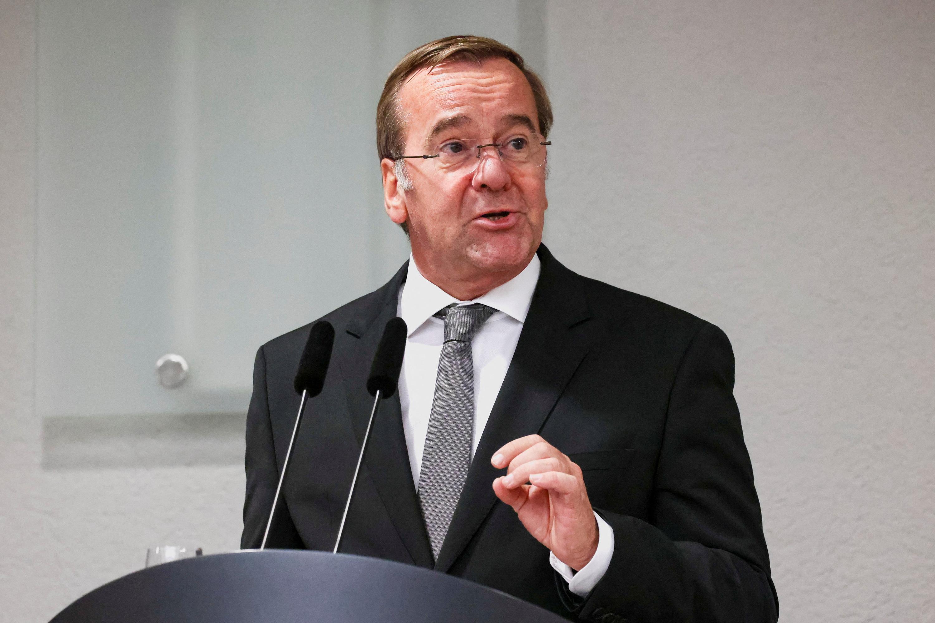 Survols De Drones En Allemagne : Le Ministre De La Défense Appelle Au Calme