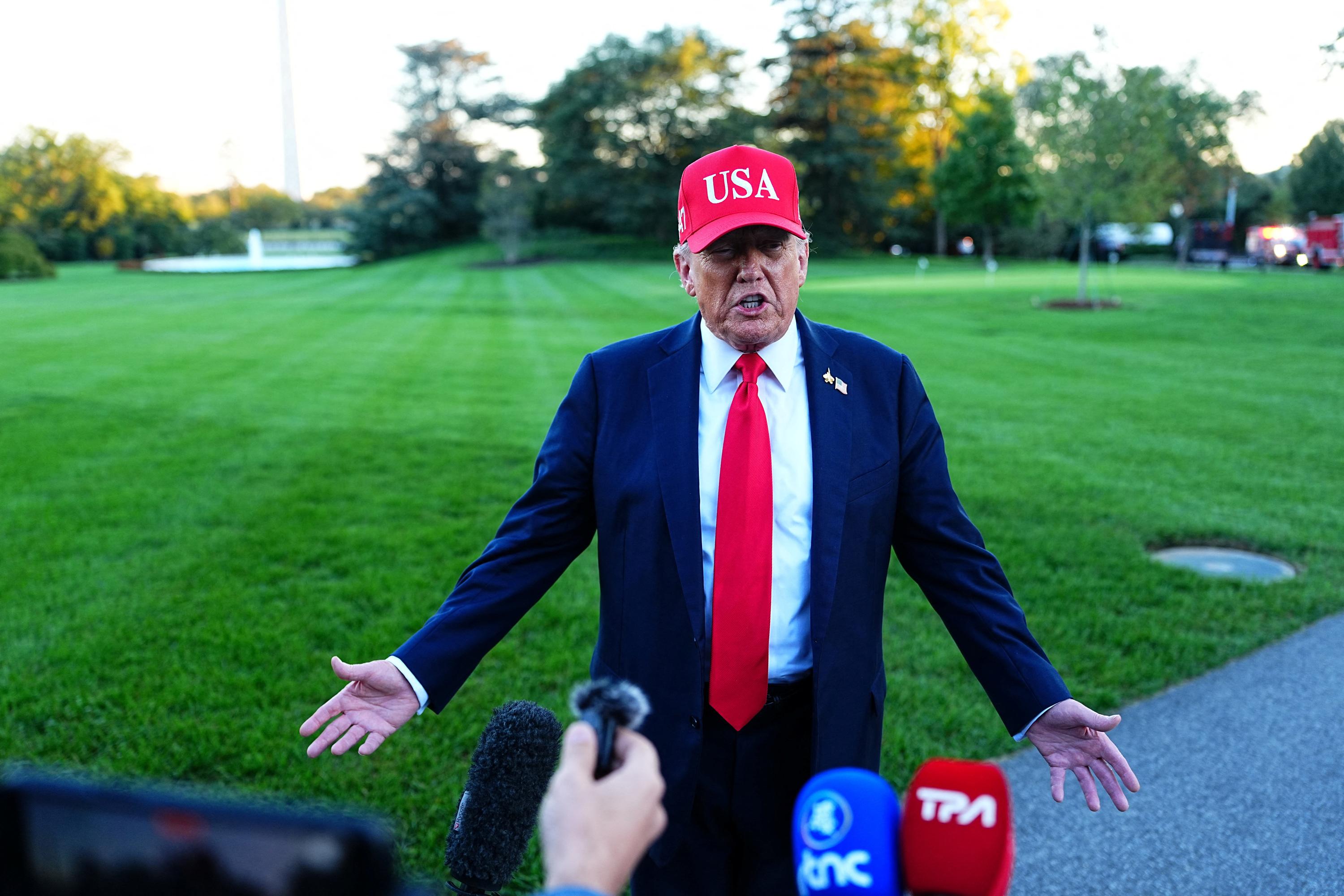 États-Unis: Trump Annonce Les Premiers Licenciements De Fonctionnaires