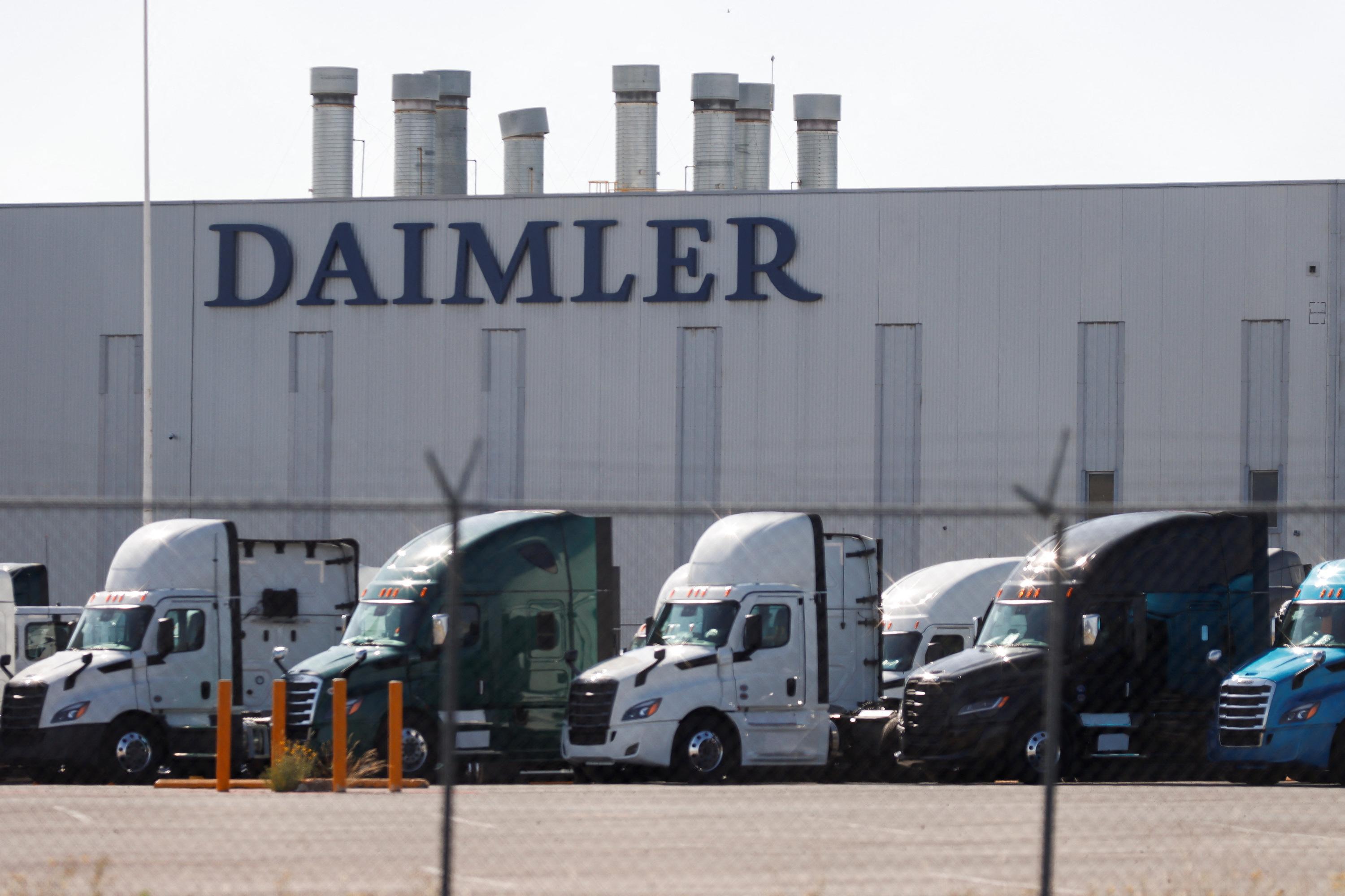 Les camions importés aux États-Unis seront taxés à hauteur de 25% à partir du 1er novembre, annonce Donald Trump