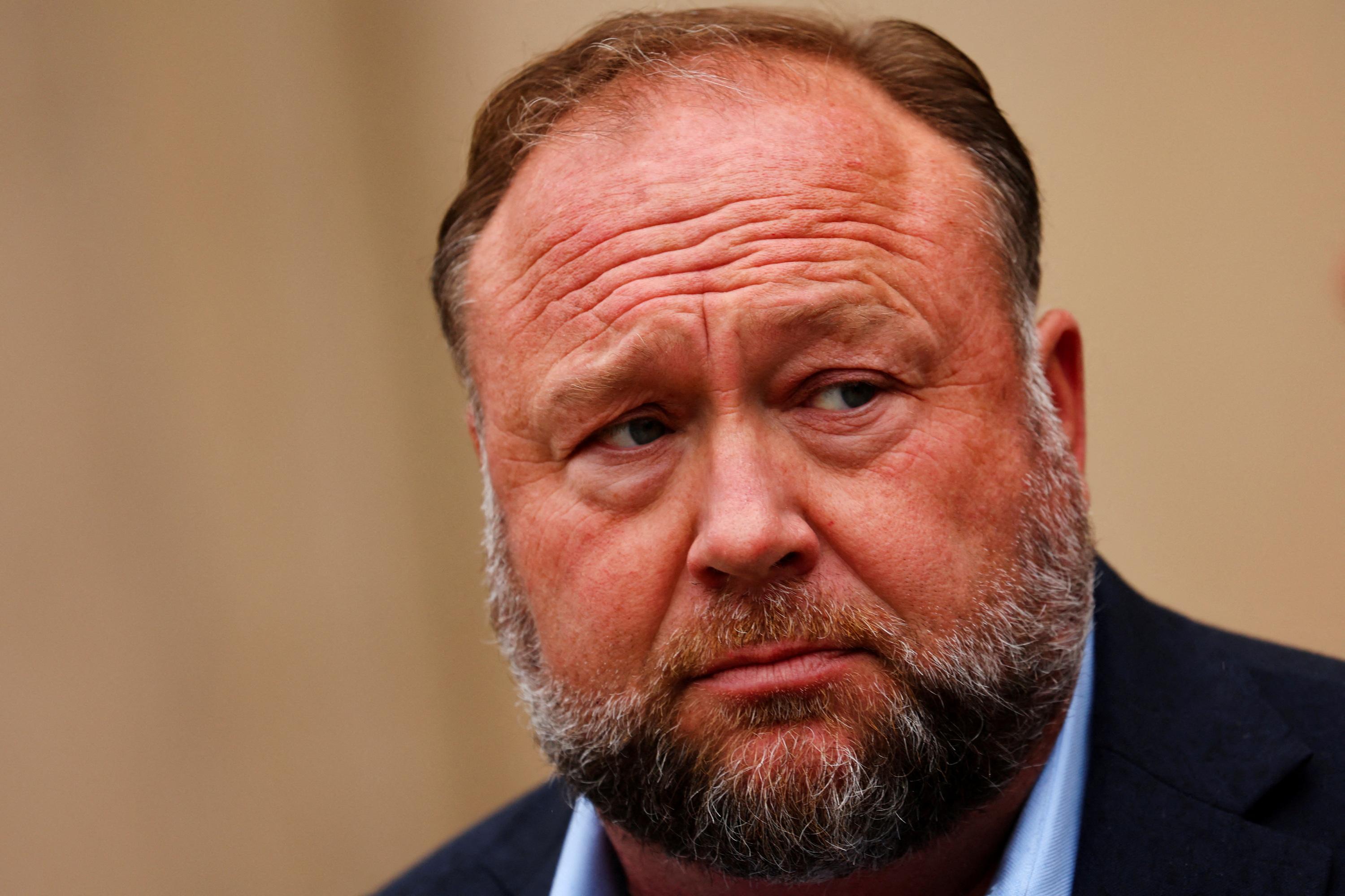United States: The Supreme Court rejects the final appeal of conspiracy theorist Alex Jones, ordered to pay 1.4 billion dollars