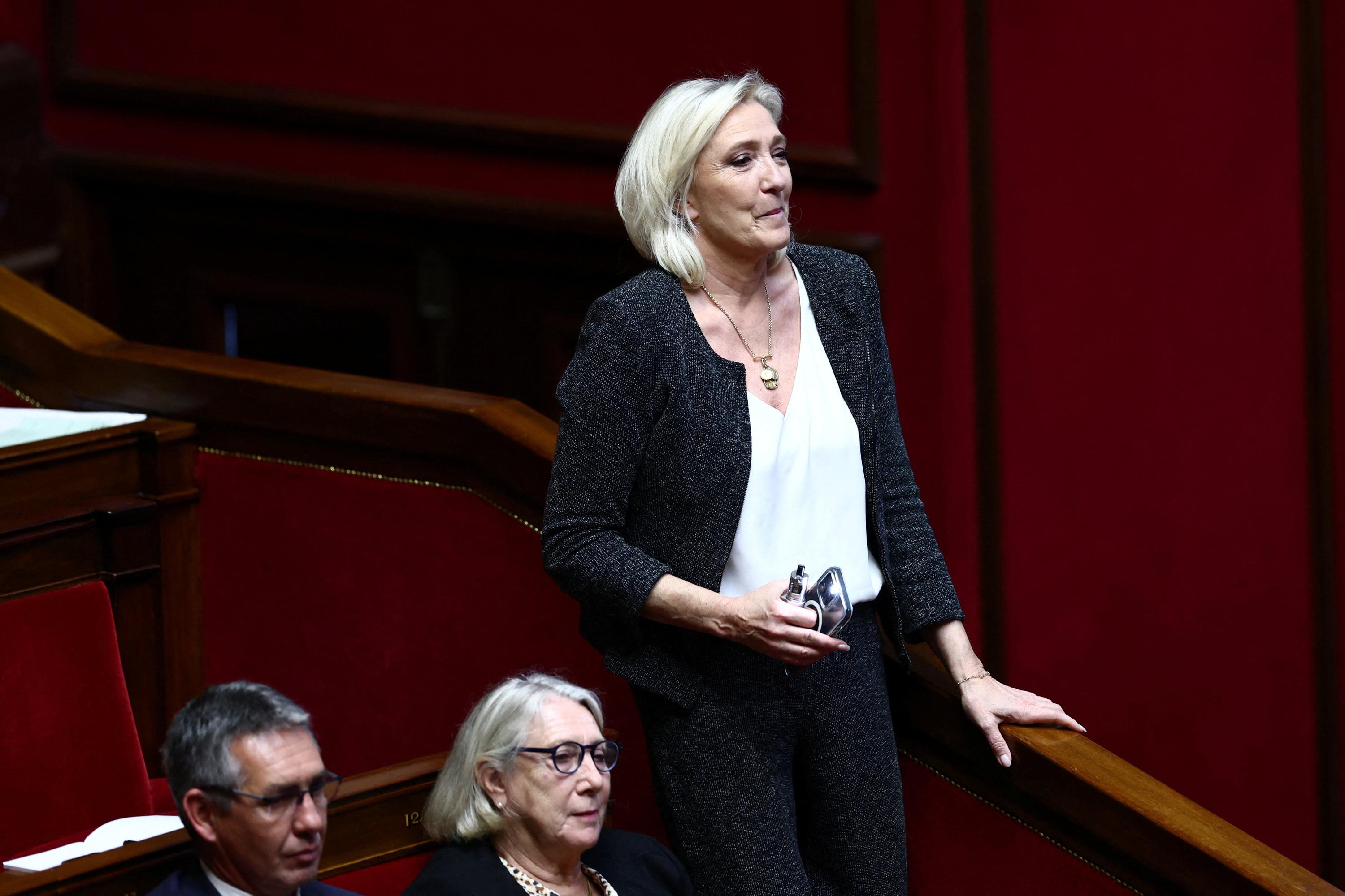 Political and Economic Leaders Criticize Suspension of Pension Reform in France