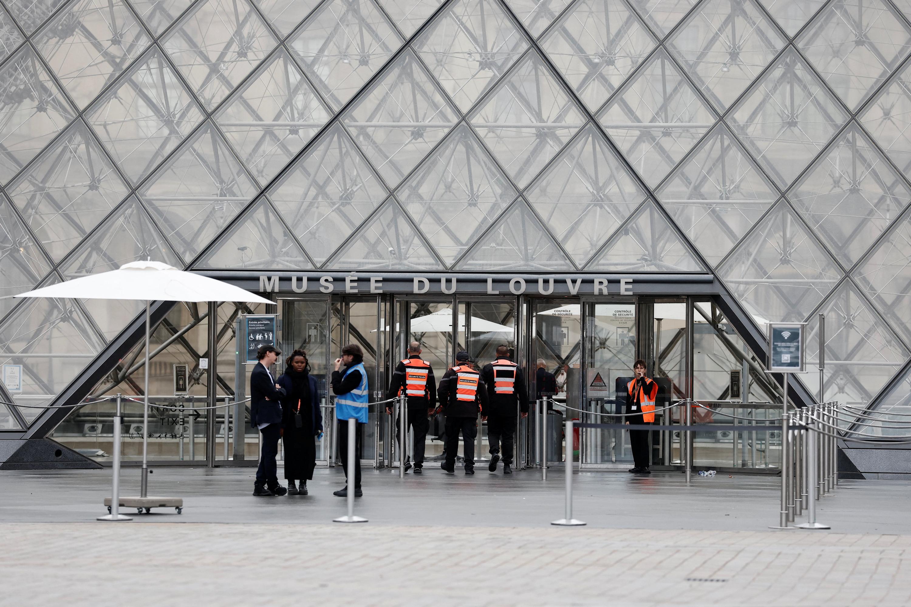 Political Storm Over Louvre Heist Exposes Major Security Failures