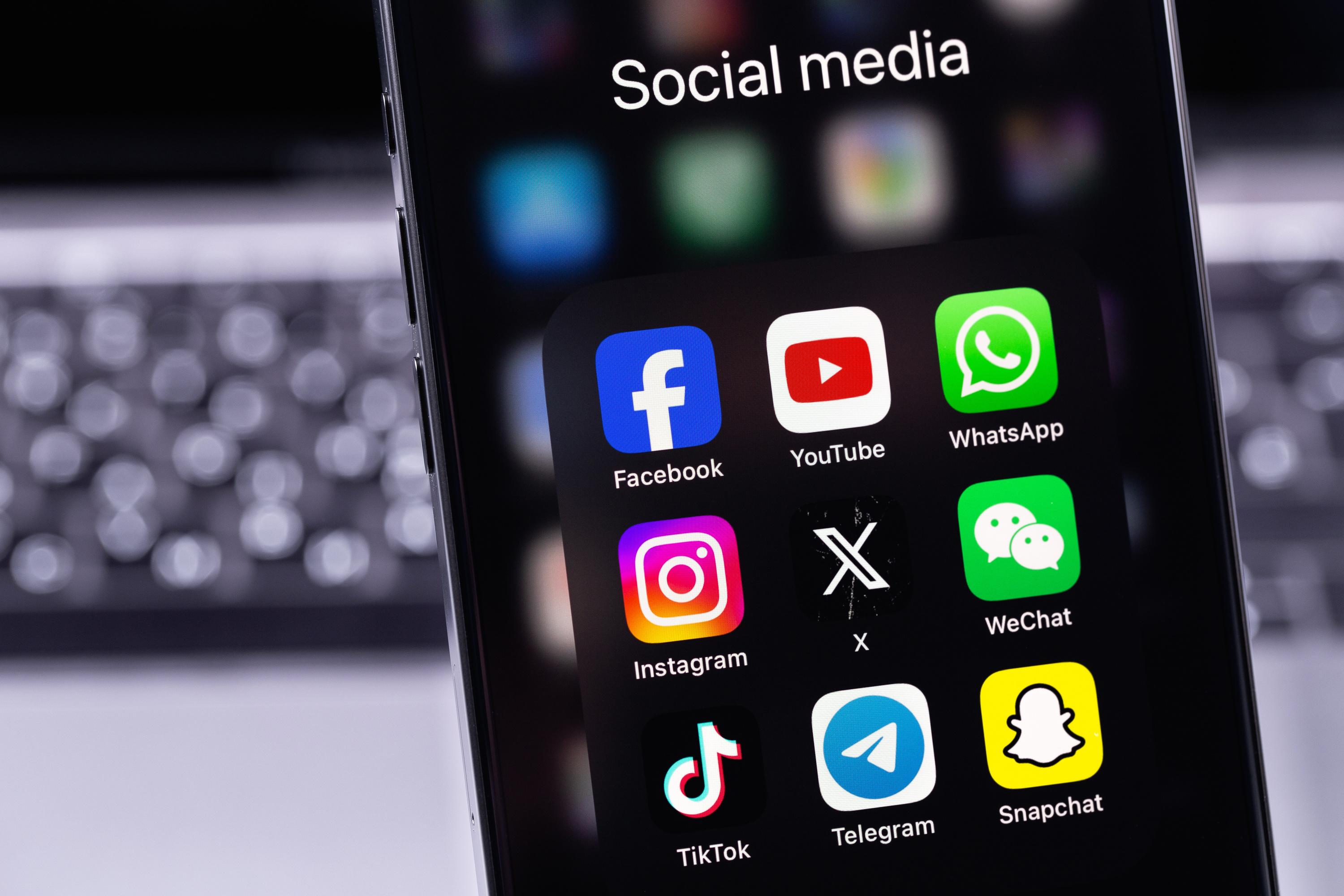 «Un véritable agent du renseignement glissé dans votre téléphone» : dans la Russie de Poutine, les réseaux sociaux plus que jamais sous surveillance