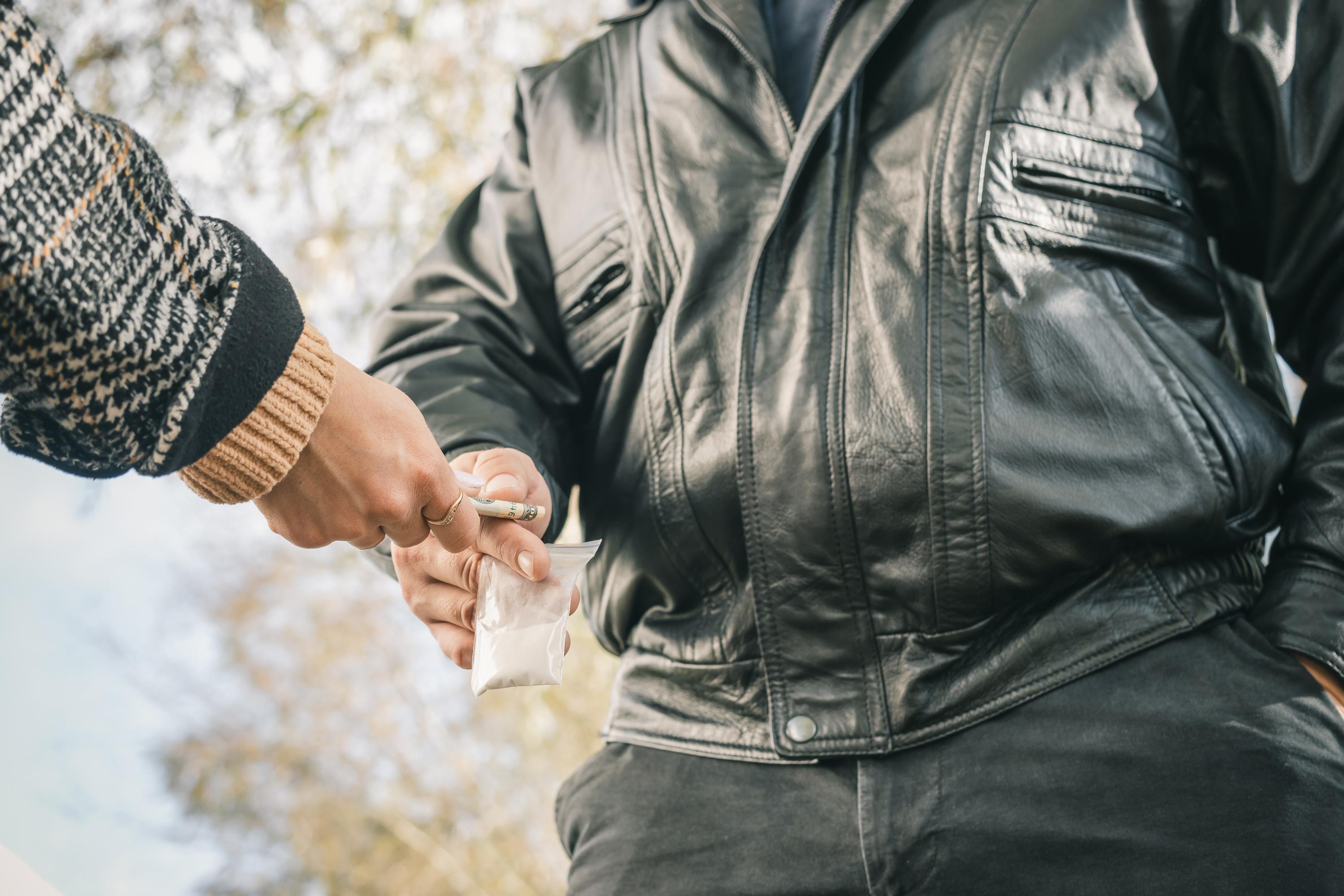 Le ministre du Logement veut frapper fort contre les narcotrafiquants habitant dans les HLM.