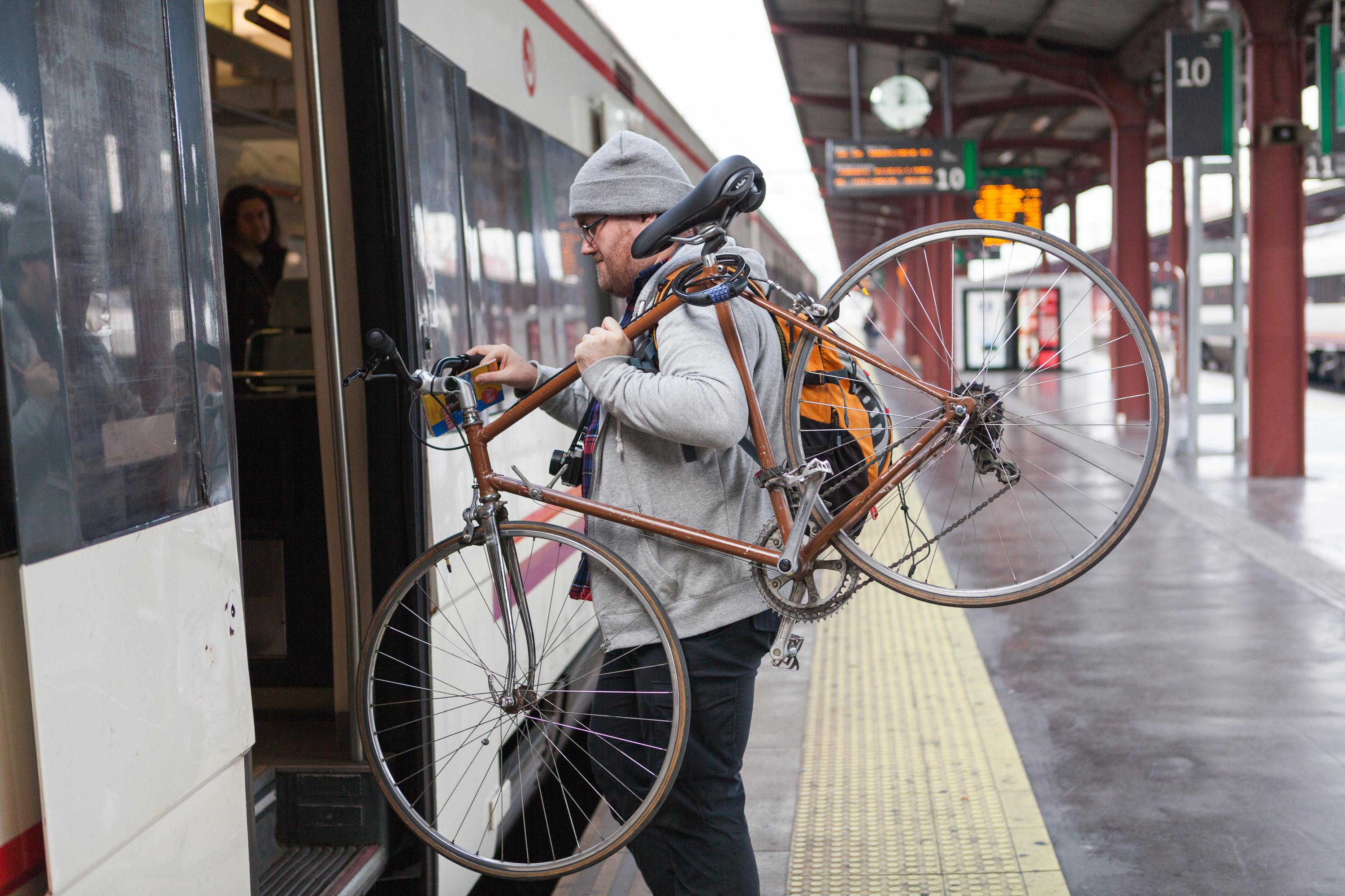 «La croix et la bannière» : quand prendre le train avec son vélo se transforme en parcours du combattant