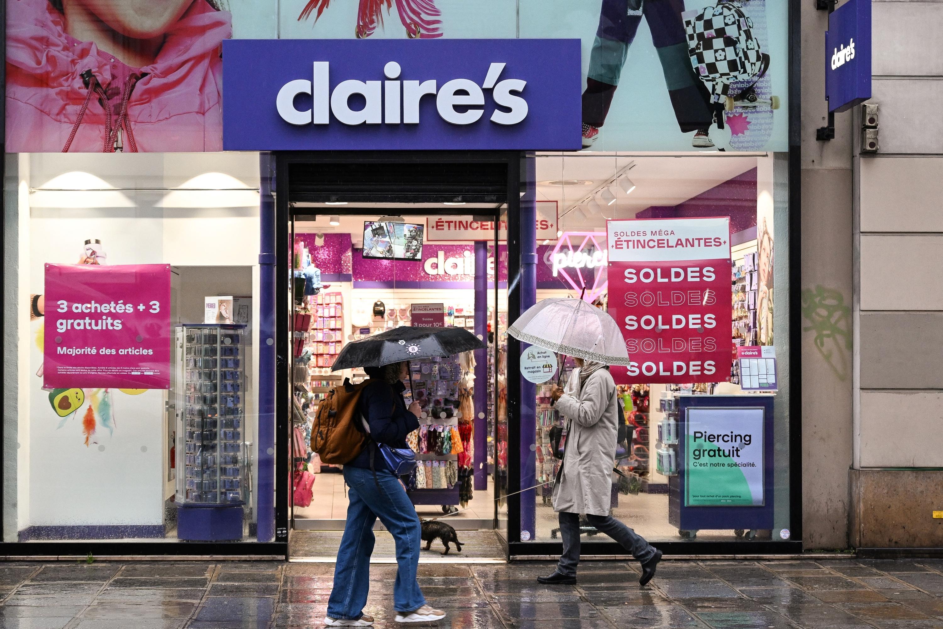 Le tribunal valide deux offres de reprise de Claire’s France, la moitié des salariés conservée