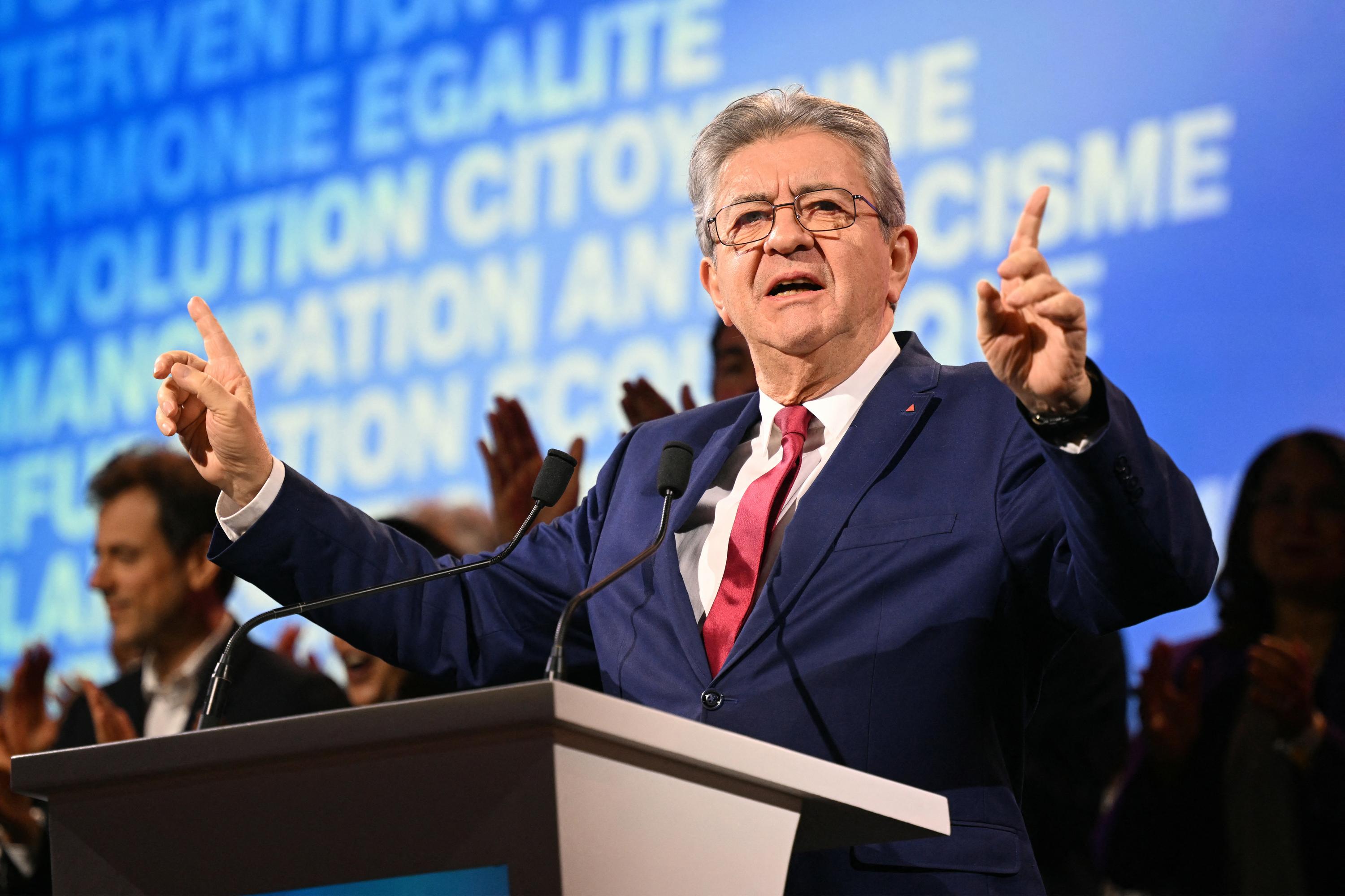 LFI sfida le baronie di sinistra: nuova campagna per le elezioni comunali 2026