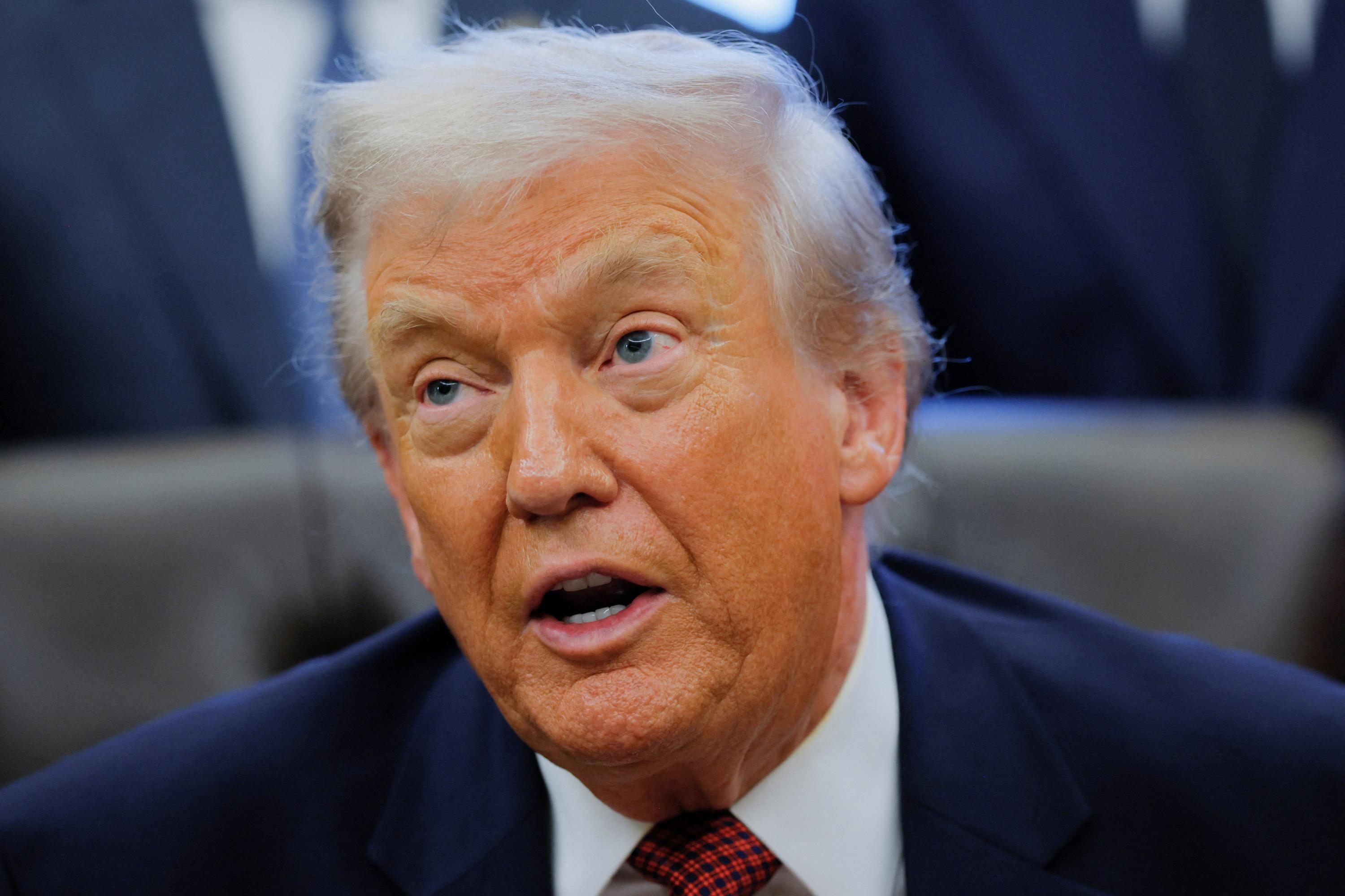 Donald Trump annonce la suppression de restrictions sur la consommation des véhicules