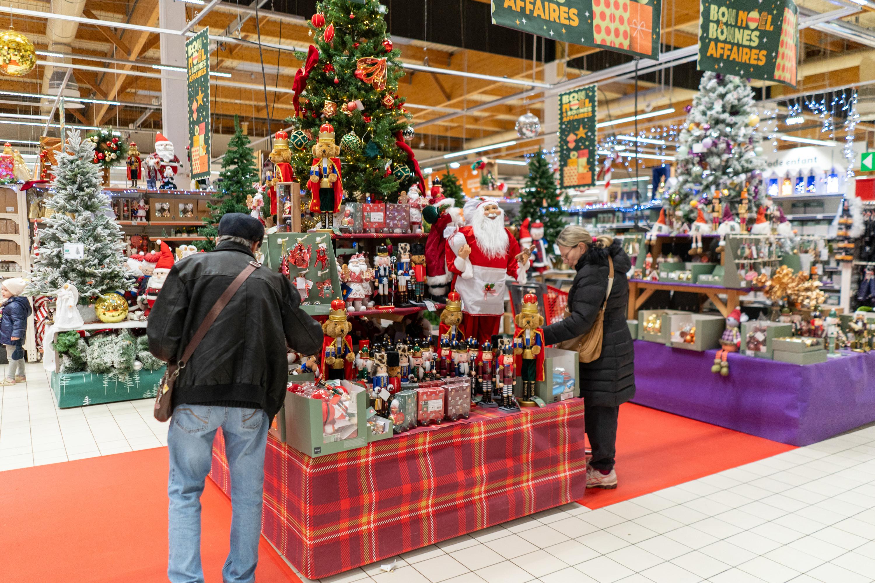 Achats de Noël : la grande distribution modère l’enthousiasme du ministre Serge Papin