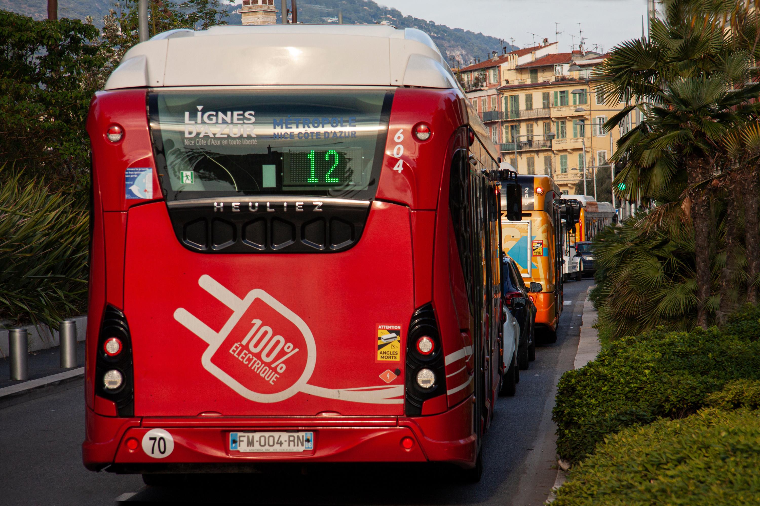 «J’ignorais que la cocaïne restait aussi longtemps» : sursis pour un chauffeur de bus scolaire contrôlé positif près de Nice