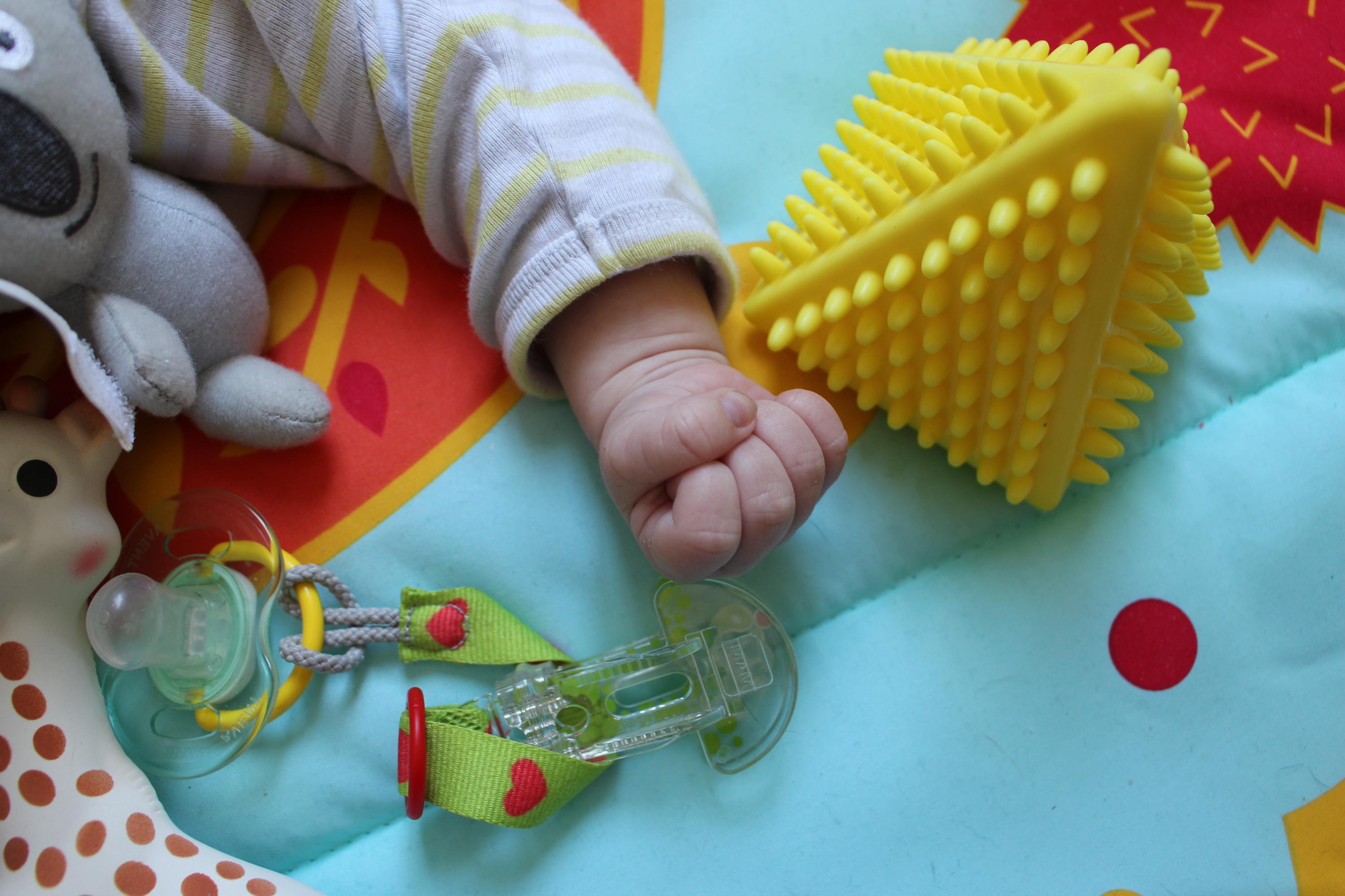 Un bébé de trois mois hospitalisé après avoir été secoué par sa nounou en Isère