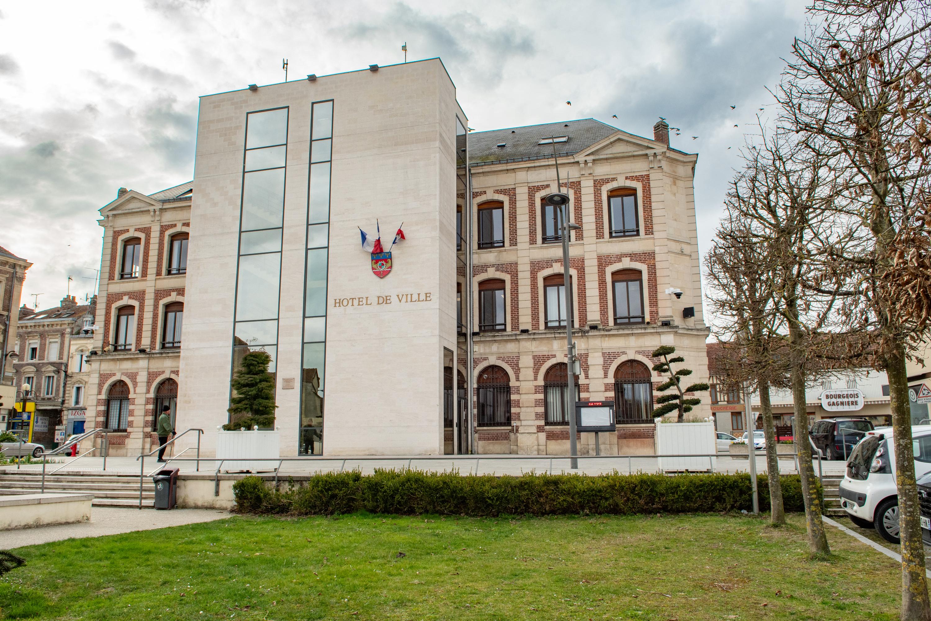 LFI Excludes Candidate Yves Bouteiller for Antisemitic Social Media Posts Ahead of 2026 Municipal Elections