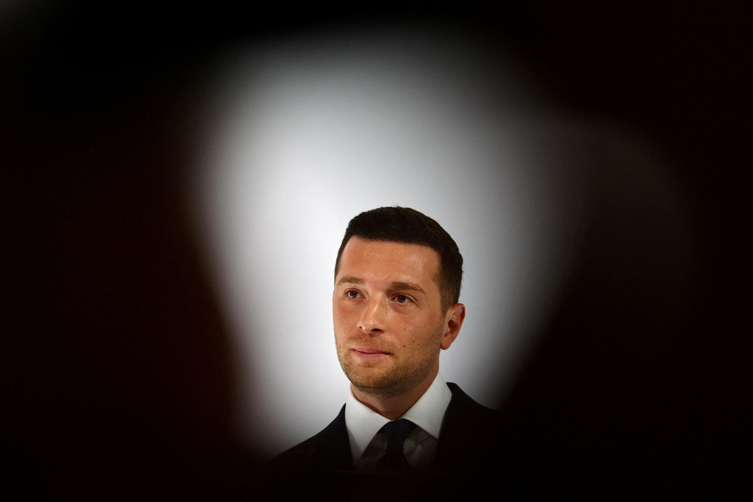 Bardella: Le Pen dimostrerà l'innocenza, la sua difesa è la verità