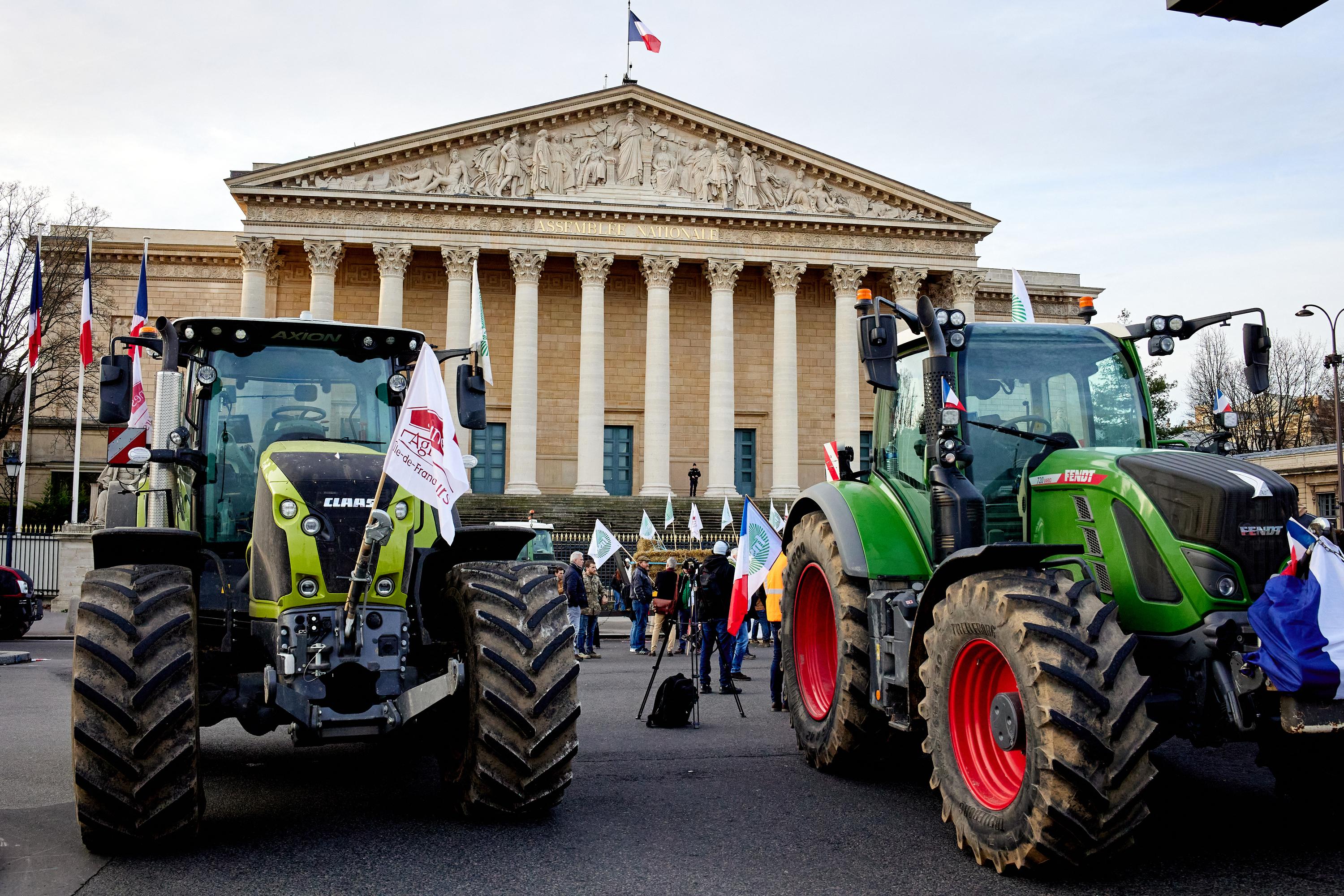 French Government Announces Emergency Agricultural Legislation Following Large-Scale Farmer Protests in Paris