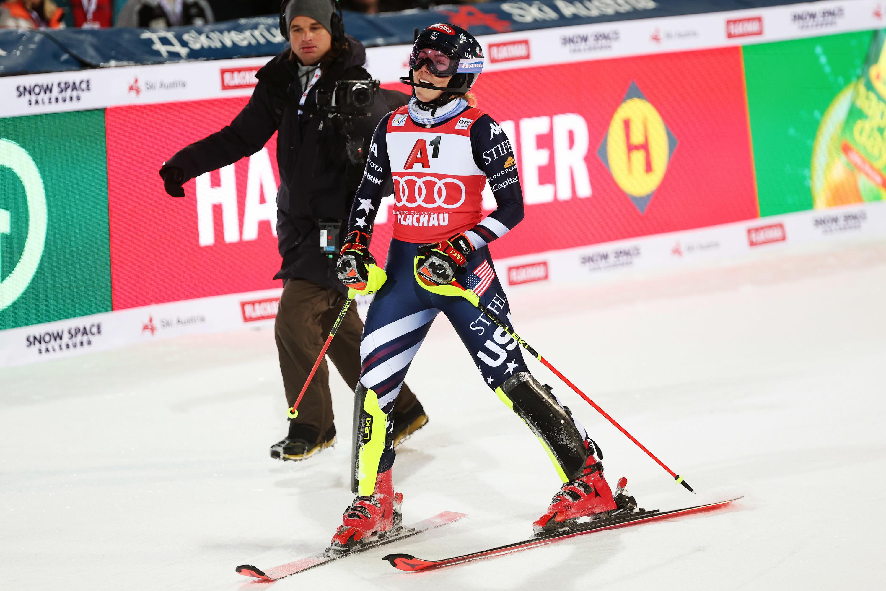 Ski alpin : la reine Shiffrin remporte le slalom de Flachau, sa 107e victoire en Coupe du monde