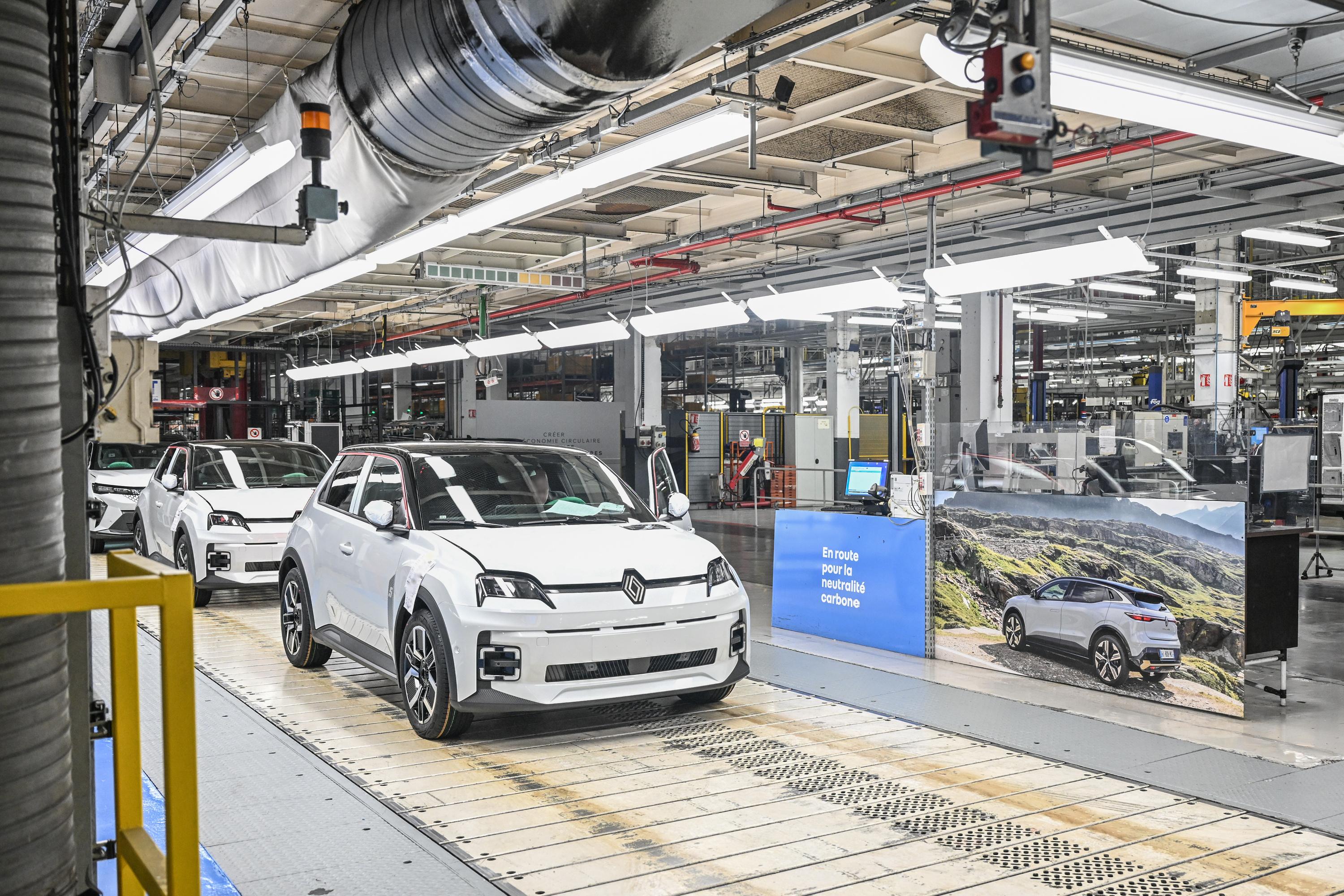 Renault s’apprête à dissoudre Ampère, sa filiale de 12.000 salariés dédiée aux véhicules électriques et aux logiciels