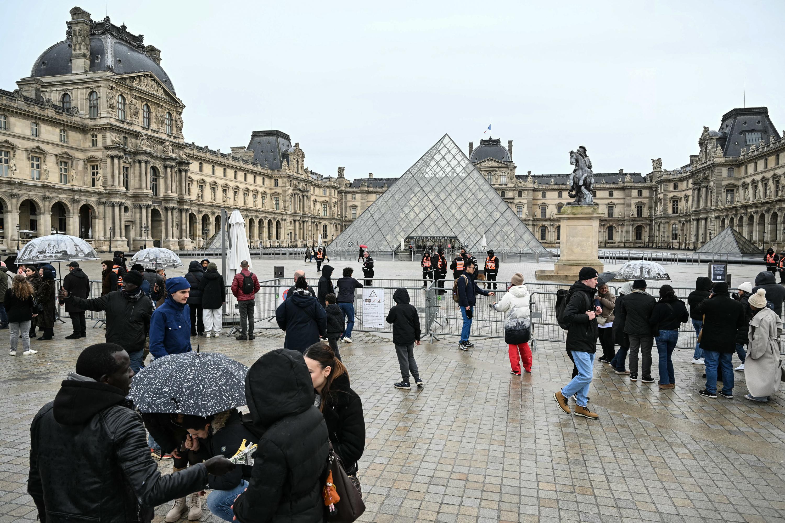 Les visiteurs privés du Louvre avec un quatrième lundi de grève