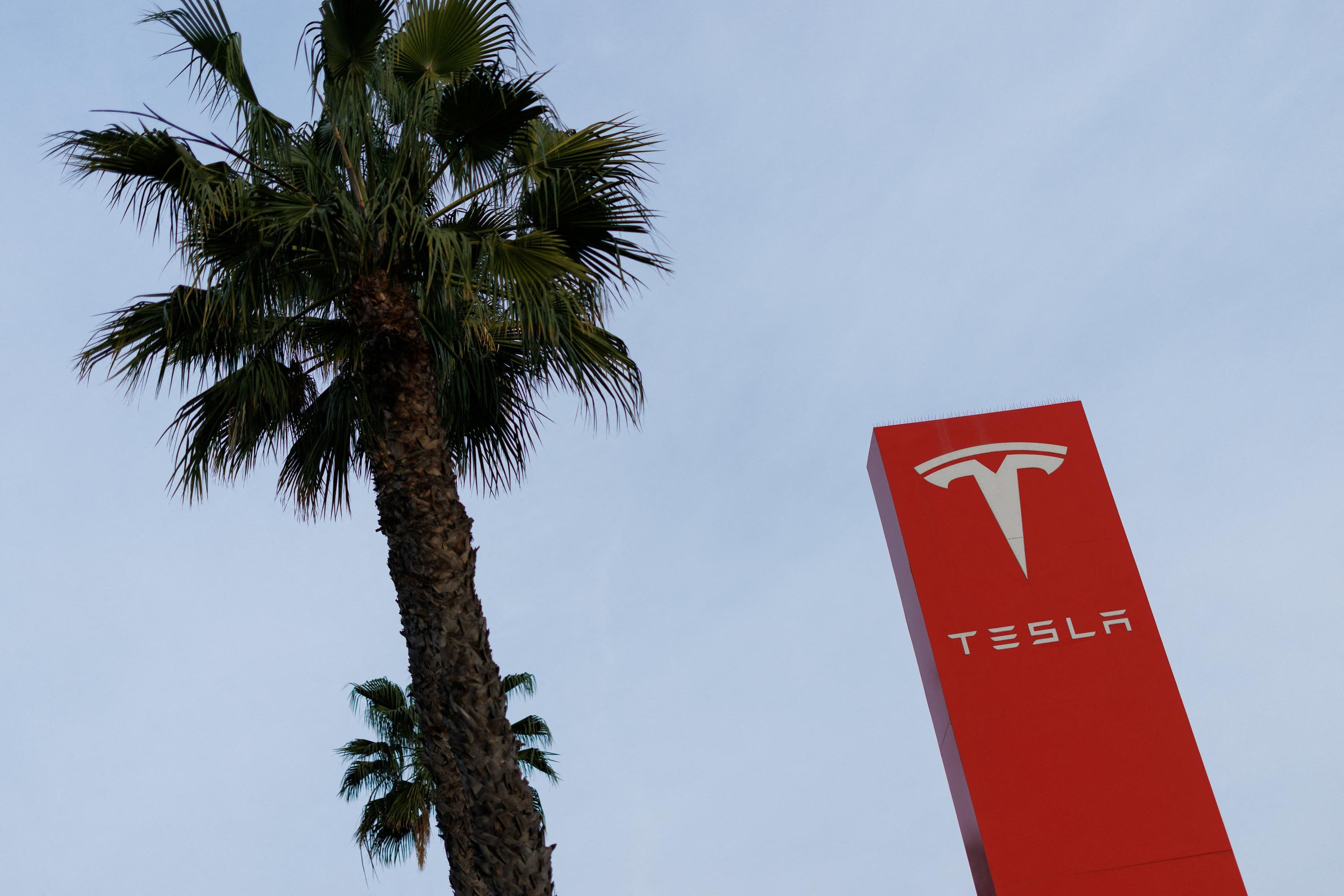 Le bénéfice net de Tesla s’effondre de 61% au quatrième trimestre