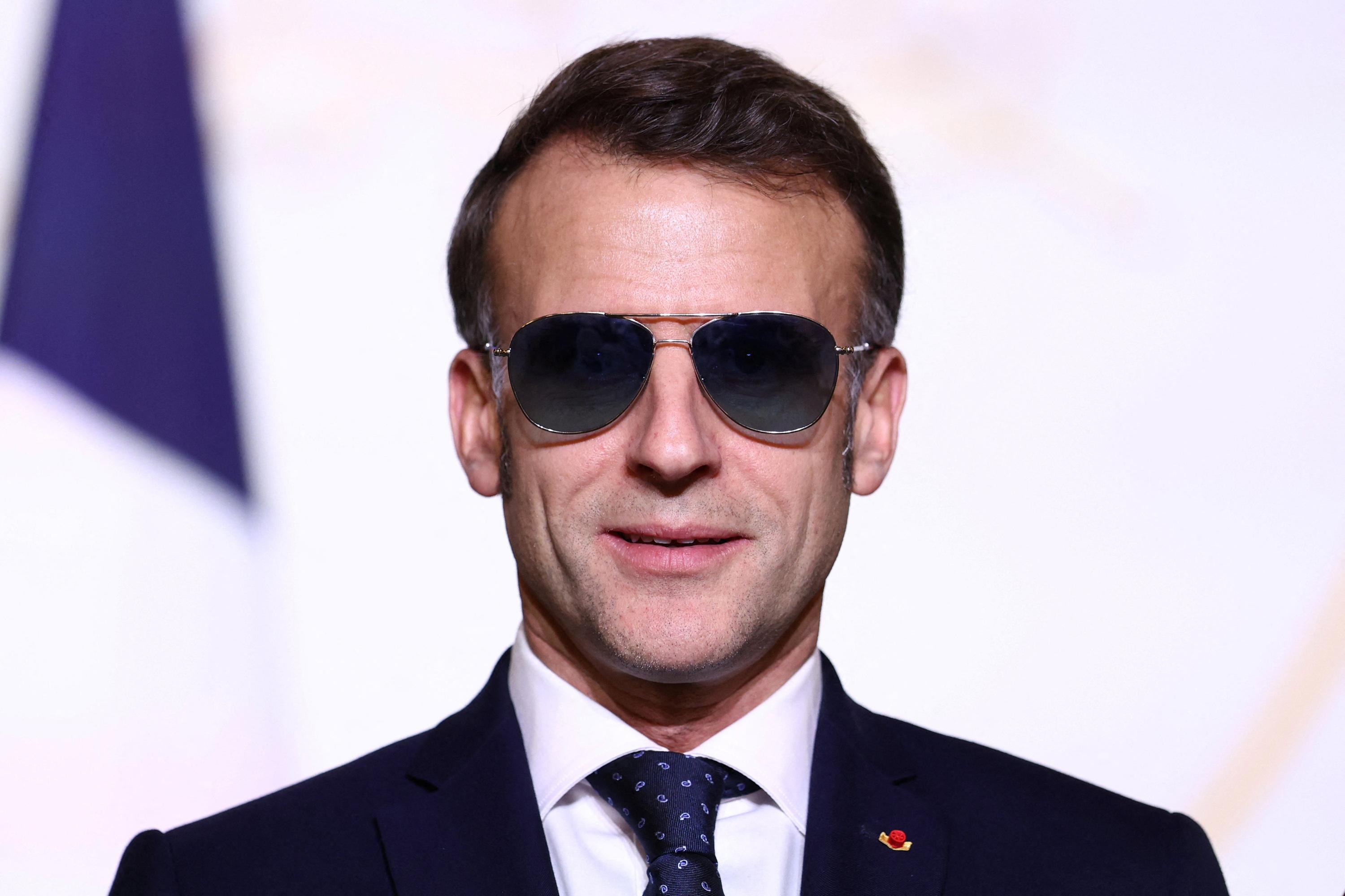 «La communication sur le Made in France est très exagérée» : pourquoi les lunettes d’Emmanuel Macron font polémique