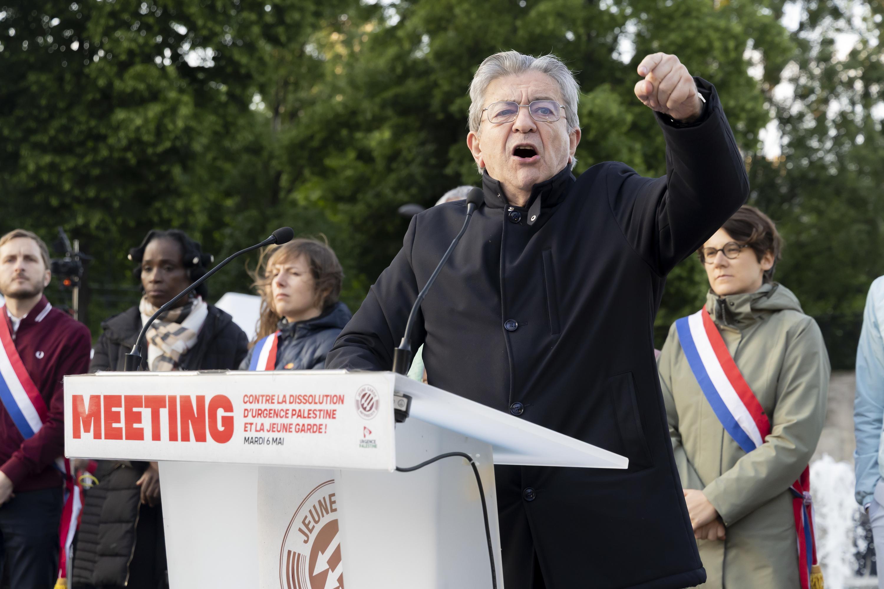 With his blind defense of the Young Guard, Jean-Luc Mélenchon embarrasses the left