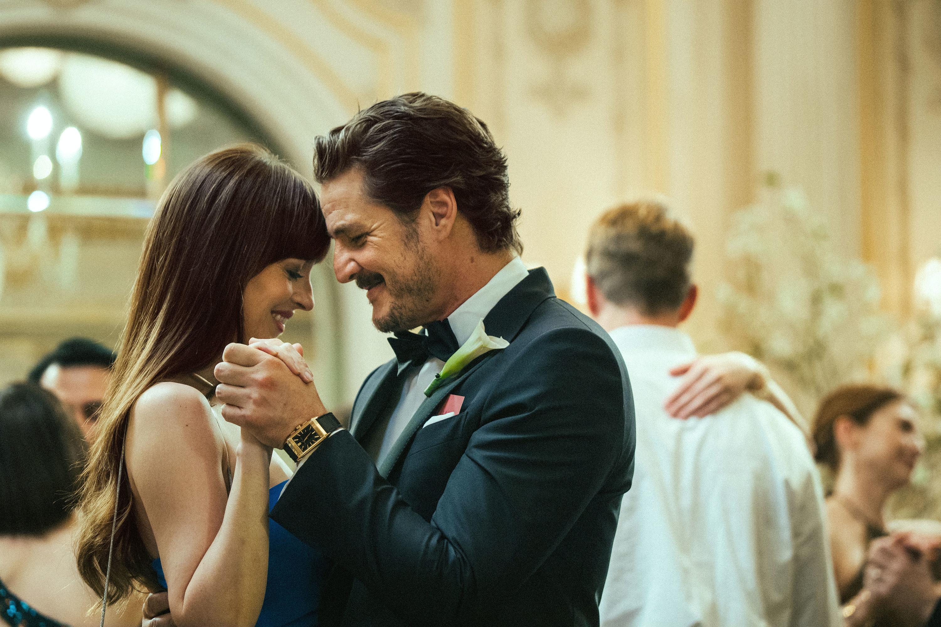 Materialists (Canal+) : Dakota Johnson, Pedro Pascal et Chris Evans jouent dans une comédie amoureuse moderne — Séries TV