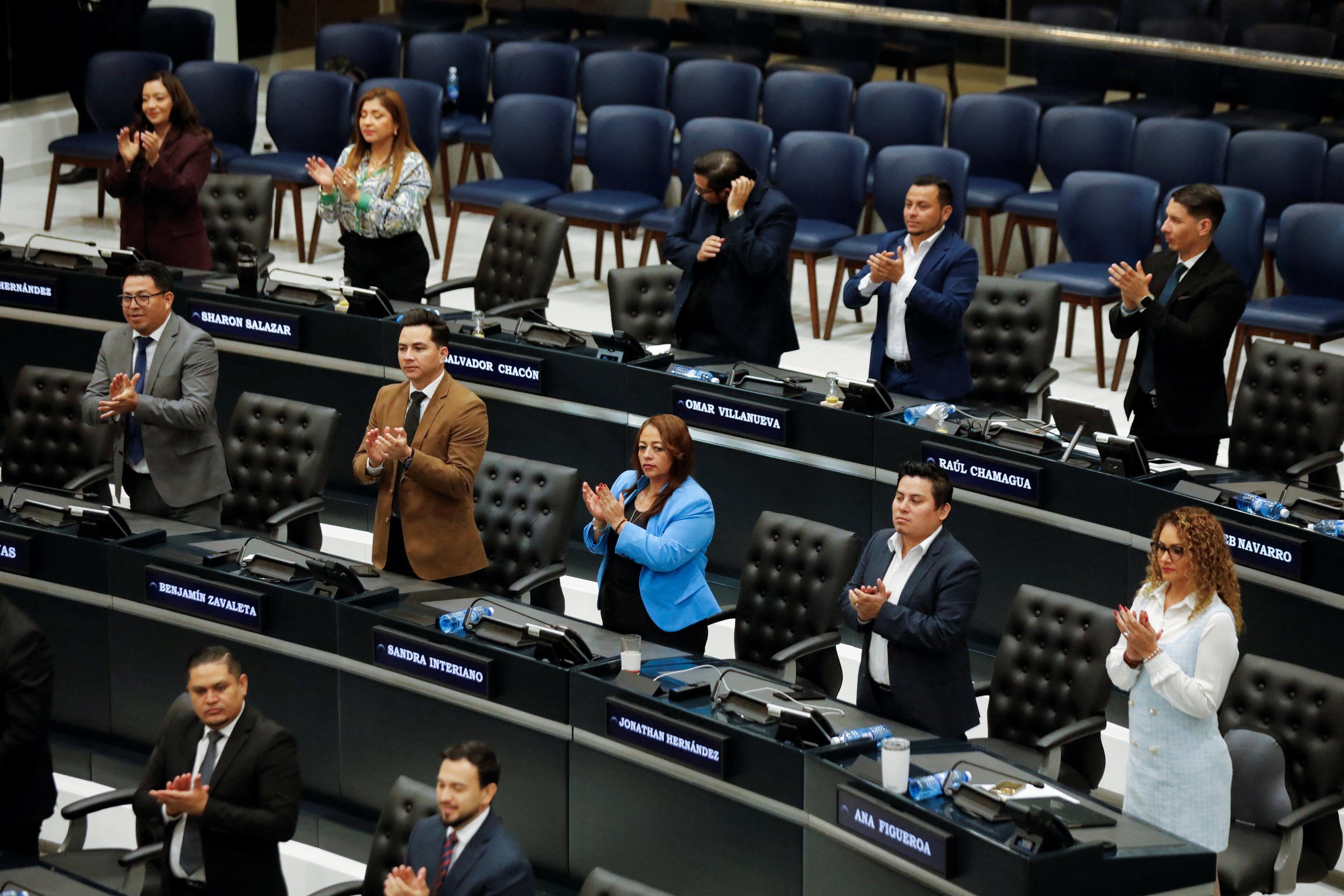 Salvador : le Parlement adopte la prison à perpétuité pour les «meurtriers, violeurs et terroristes»