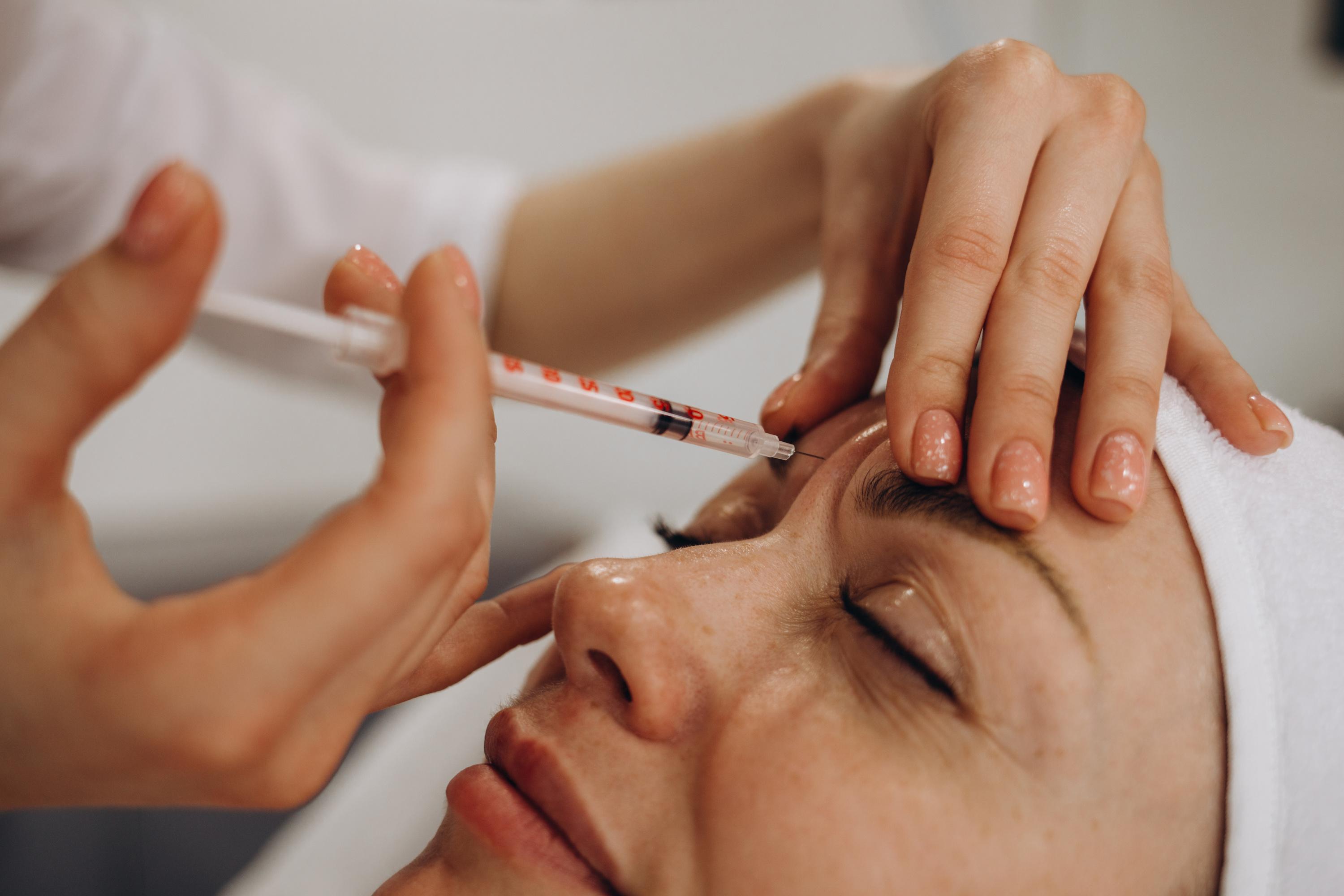 Les injections illégales de botox et acide hyaluronique se multiplient, alertent les professionnels de santé
