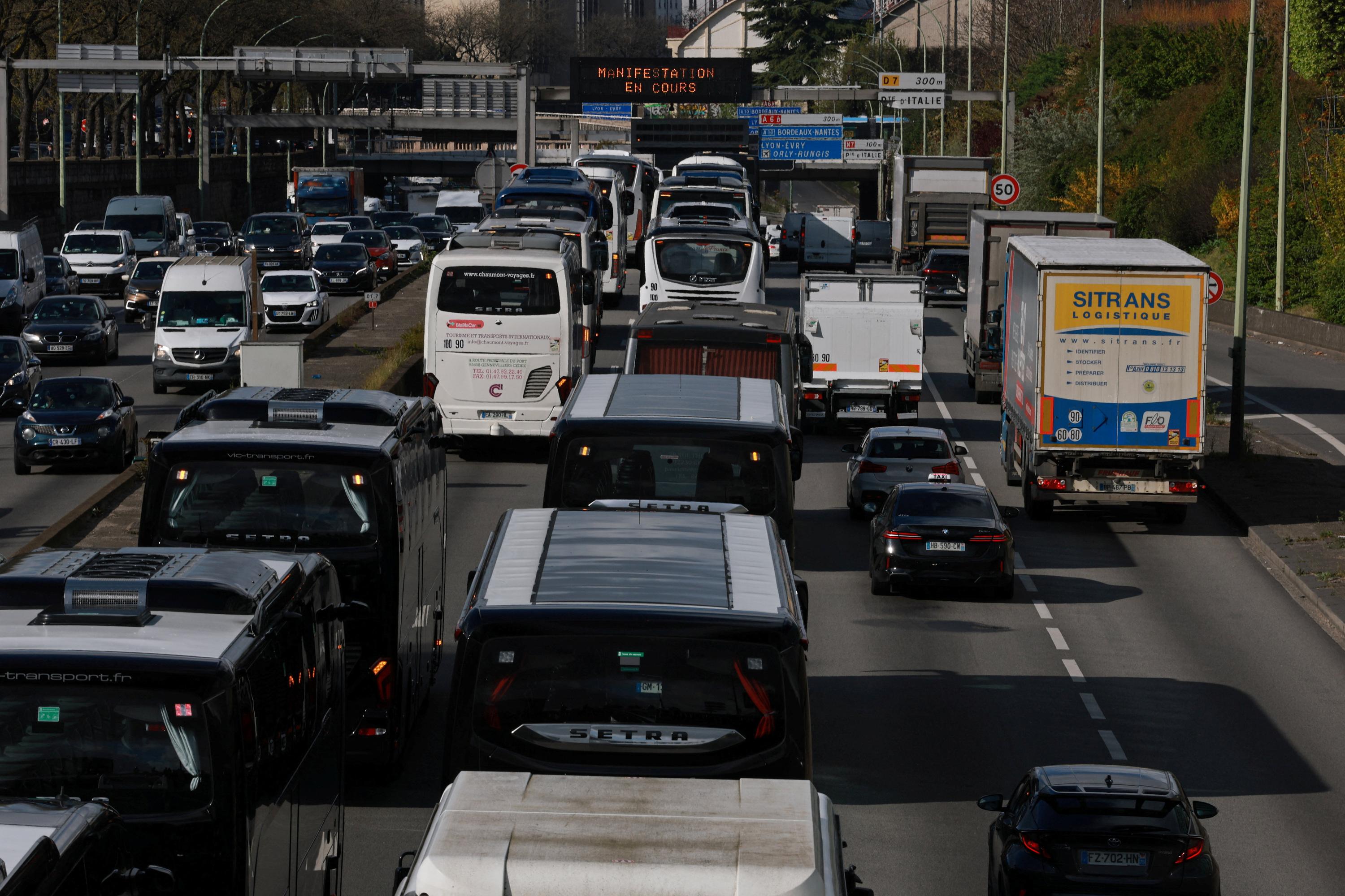 Carburant : l'organisation des routiers suspend ses actions après des «avancées» dans les négociations
