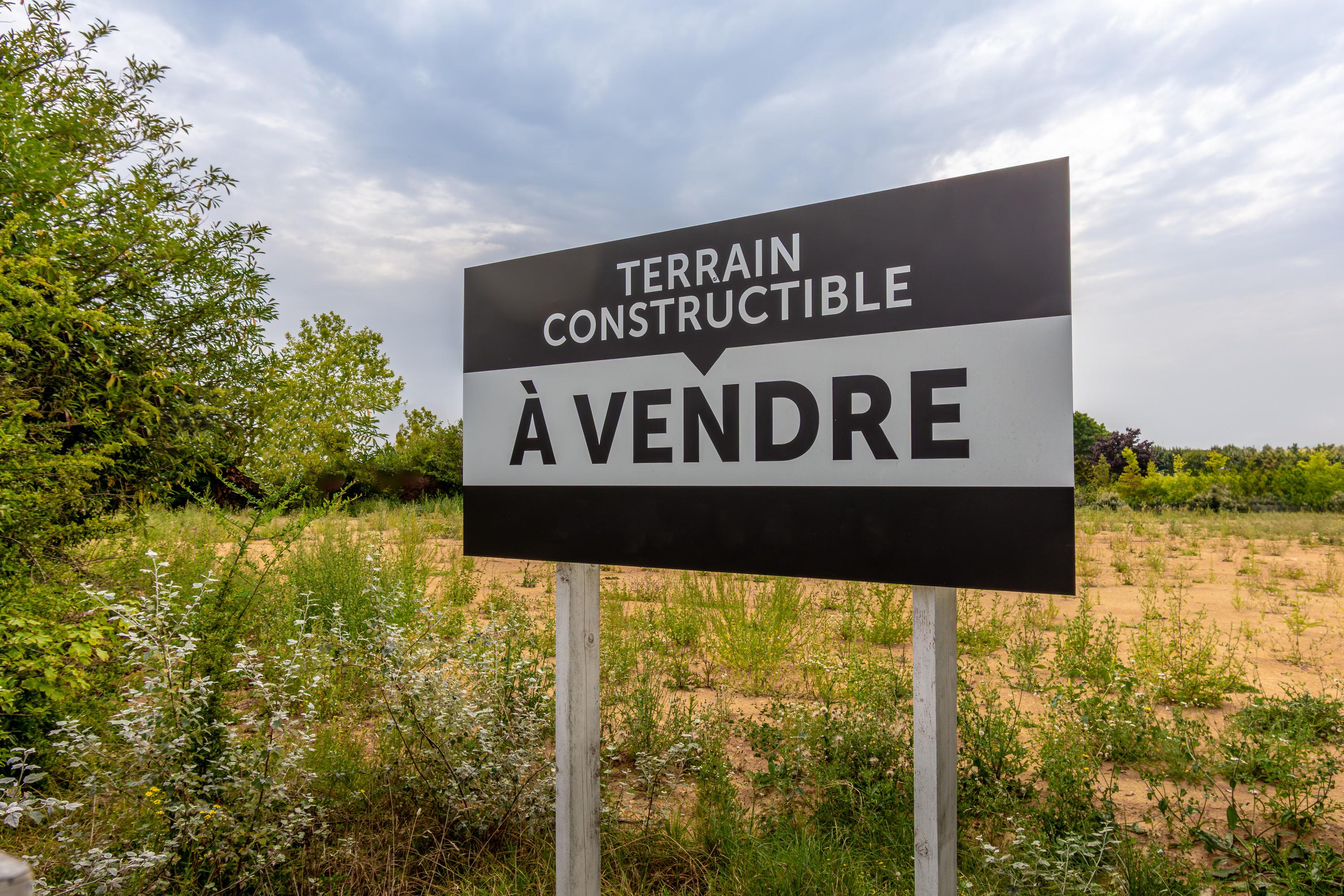 Ils achètent un terrain à bâtir devenu inconstructible entre la promesse et la vente définitive