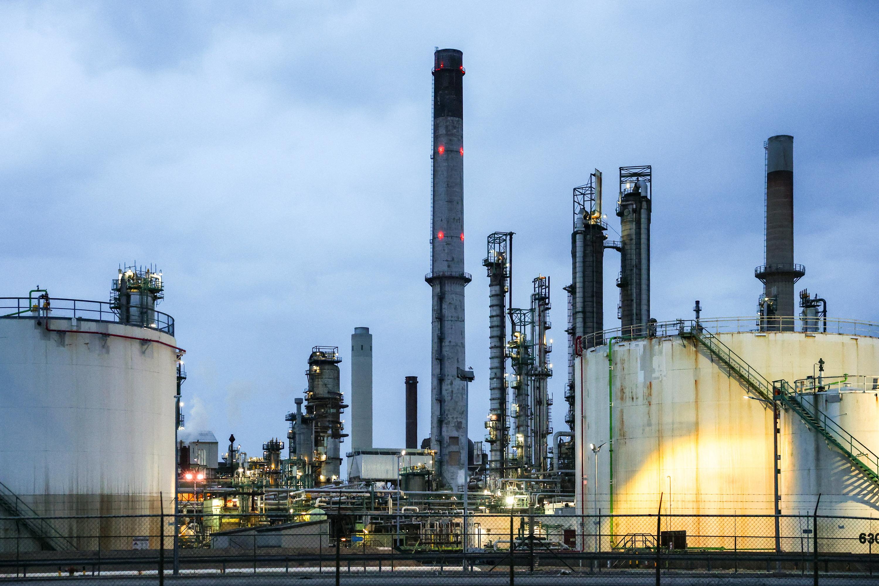 L'Union européenne réfléchit à taxer les superprofits des entreprises du secteur de l'énergie, comme en 2022