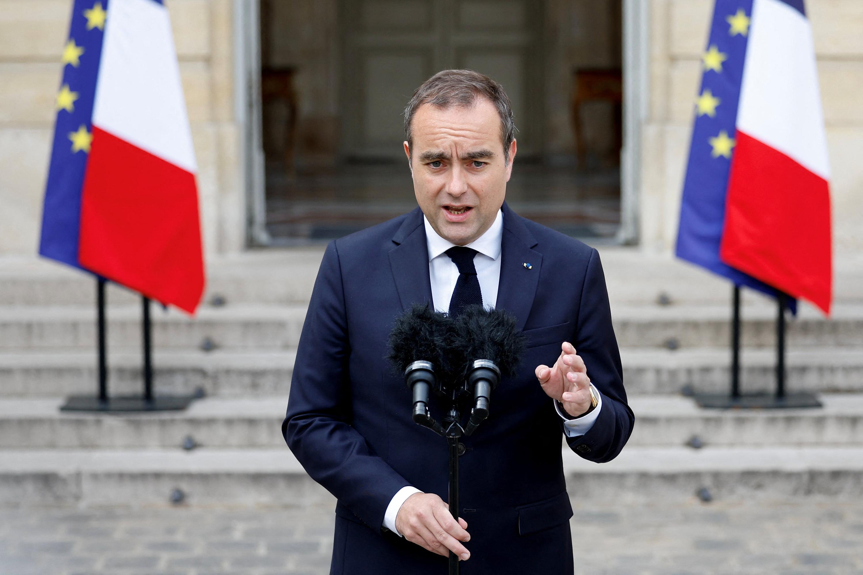 Travail le 1er Mai : Sébastien Lecornu évite de peu la crise