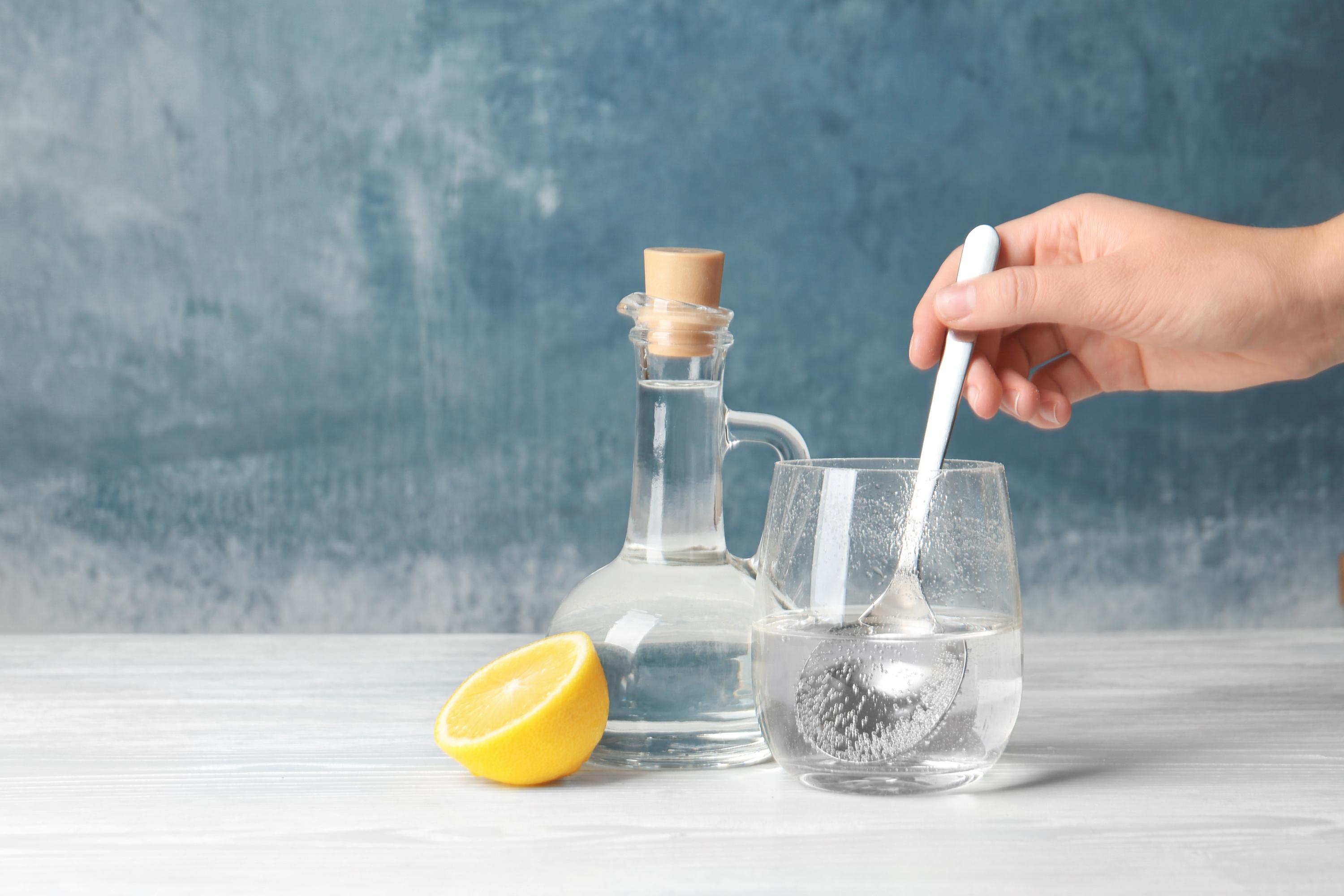 «L’effervescence créée est susceptible d’être dangereuse»: pourquoi ne faut-il pas mélanger le bicarbonate de soude et le vinaigre blanc ?