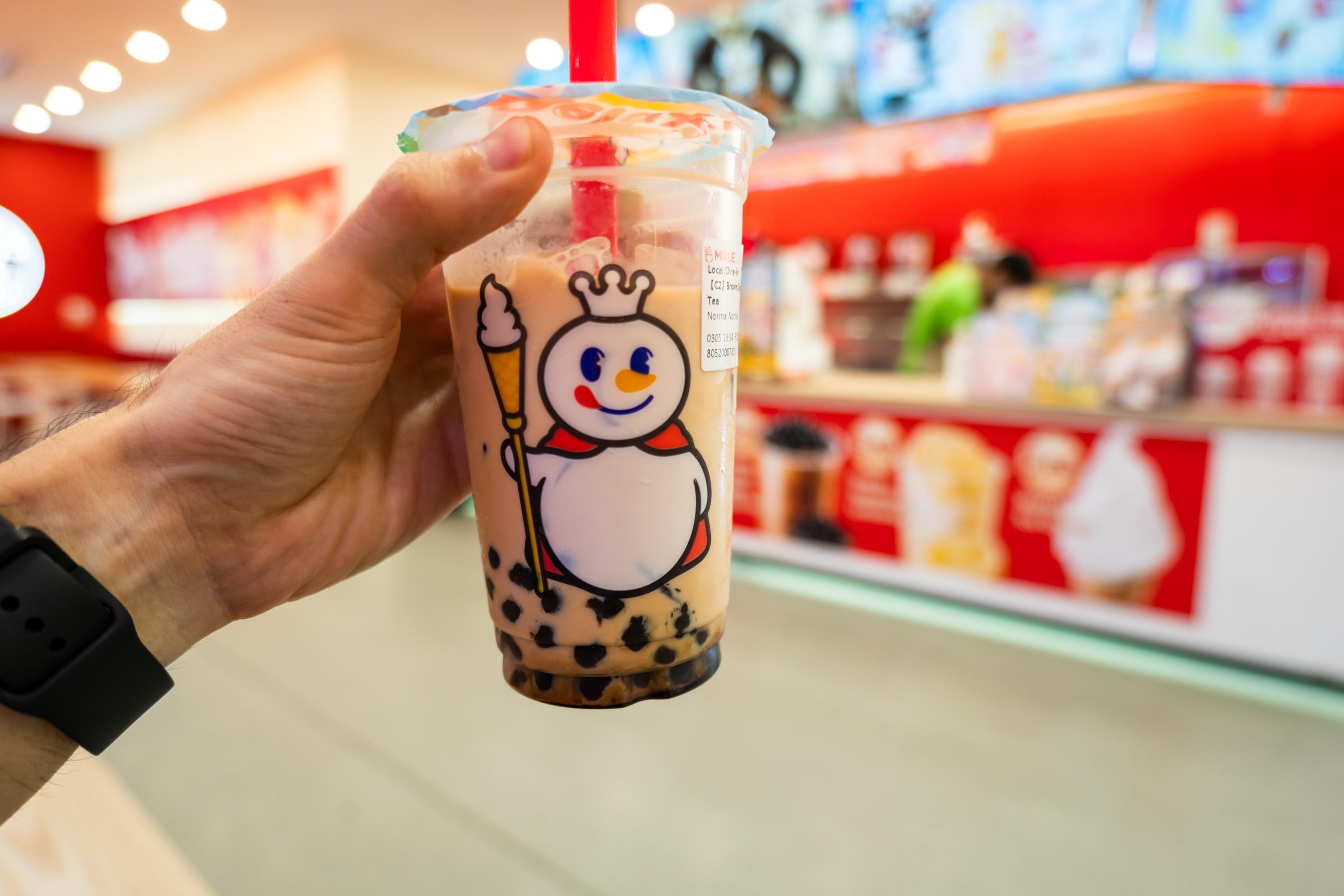 «Des prix défiant toute concurrence» : comment le chinois Mixue a dépassé McDonald’s et Starbucks avec 49.000 magasins