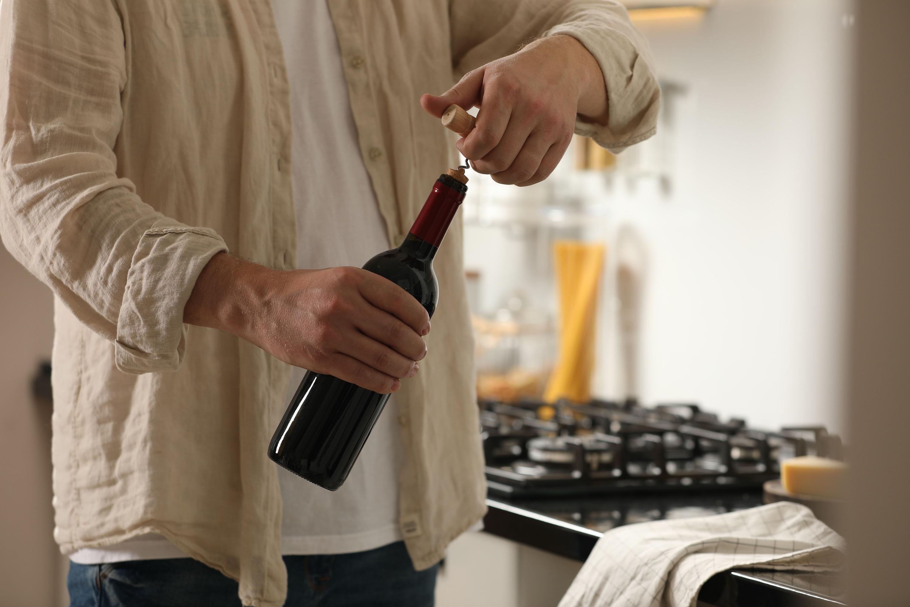 Pourquoi certains vins sont-ils meilleurs le lendemain ?