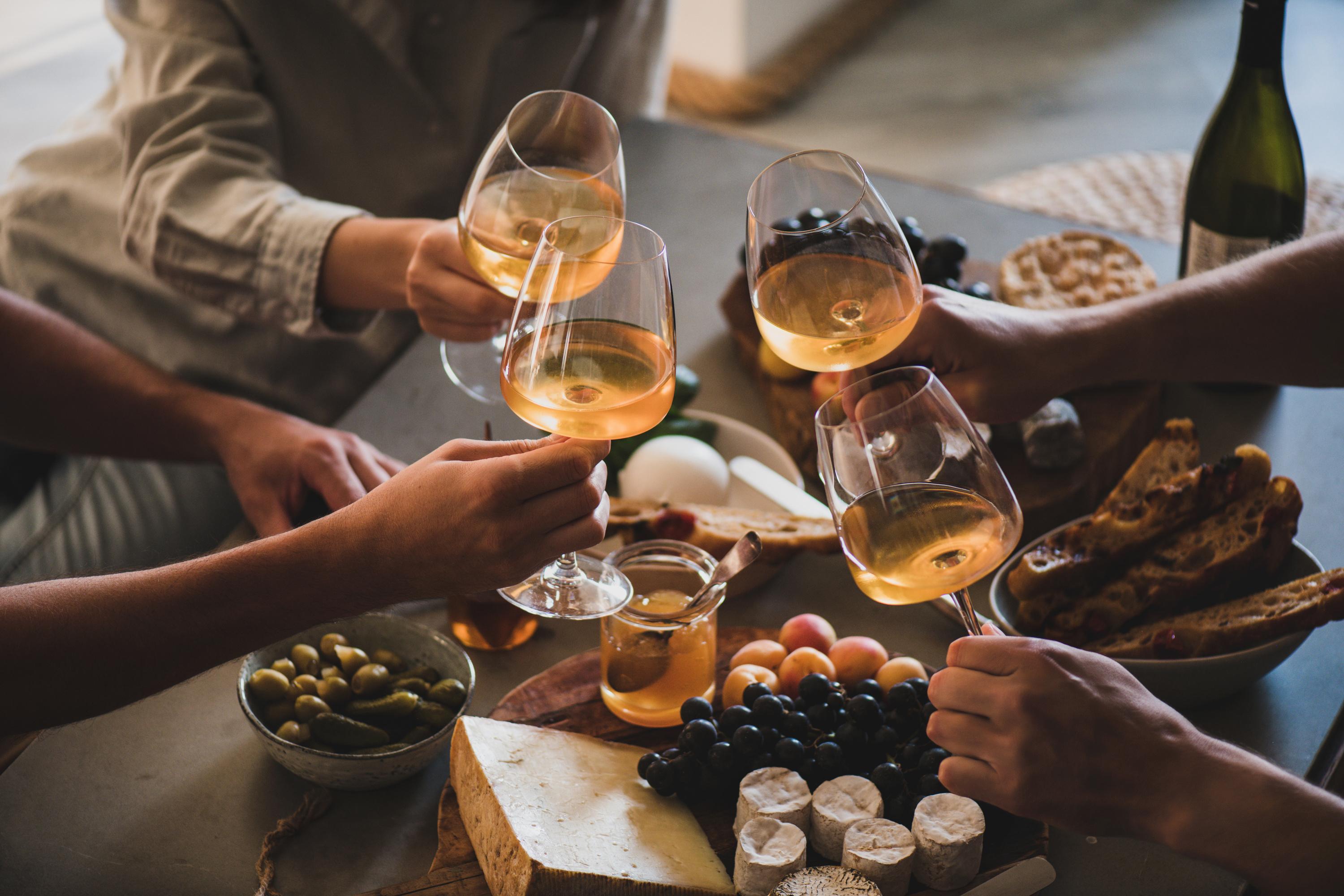 Une sensation «désagréable» : pourquoi la plupart des fromages ne peuvent techniquement pas s’accorder avec du vin rouge