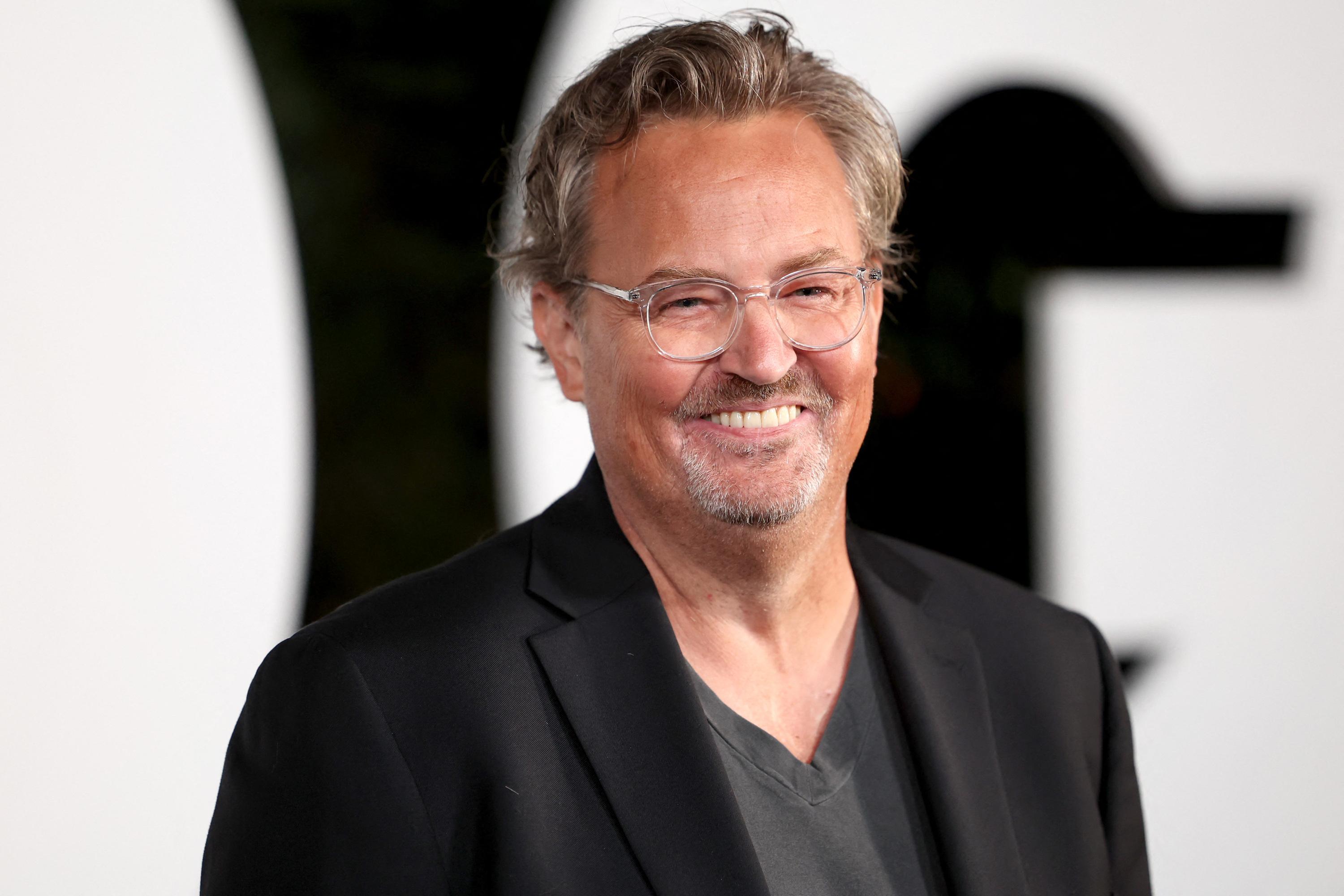Une vente aux enchères d’objets et de scripts liés à Matthew Perry organisée après sa mort — People & Médias