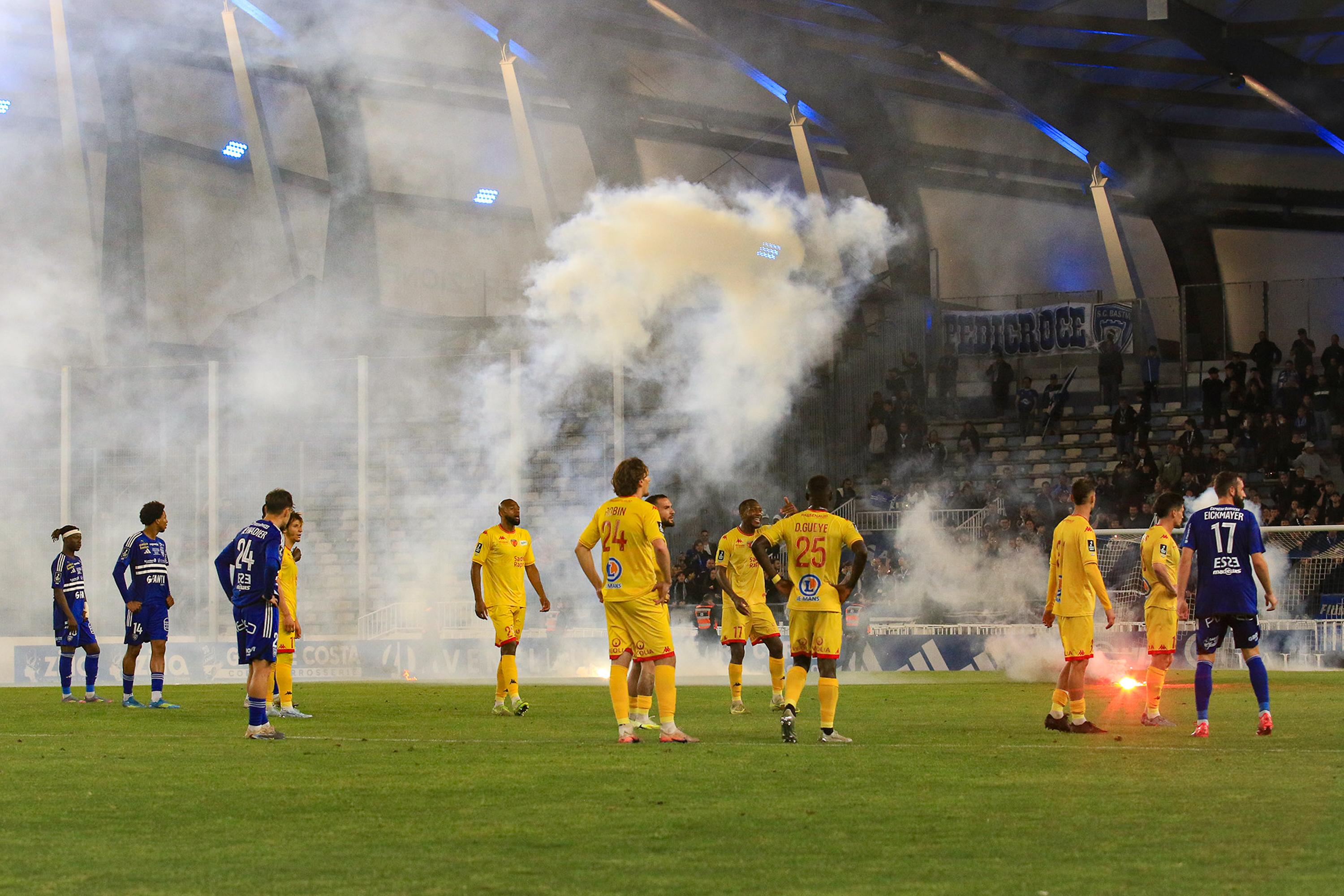 Ligue 2 : une instruction ouverte après les incidents à Bastia, Le Mans fixé sur son sort mercredi