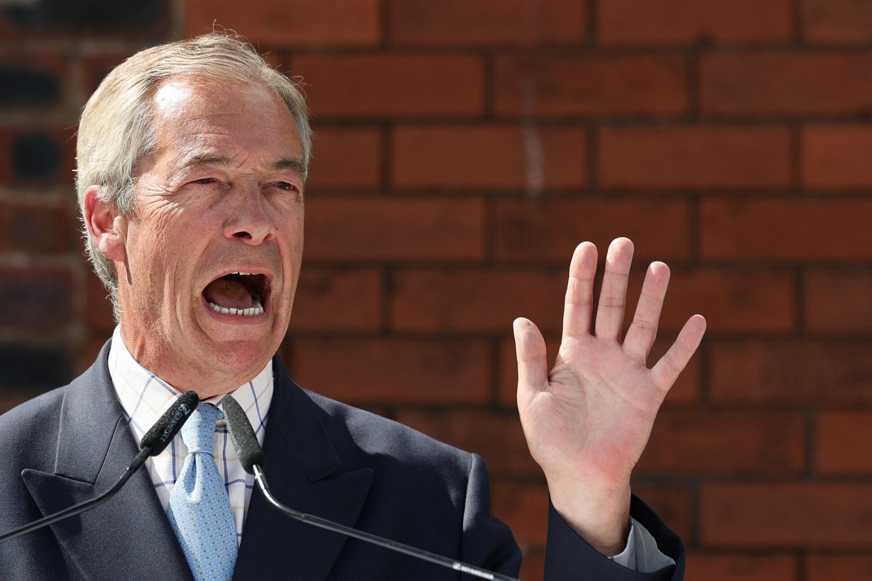 270.000 livres pour 12 heures de travail : les revenus records du député pro-Brexit Nigel Farage passent mal Outre-Manche