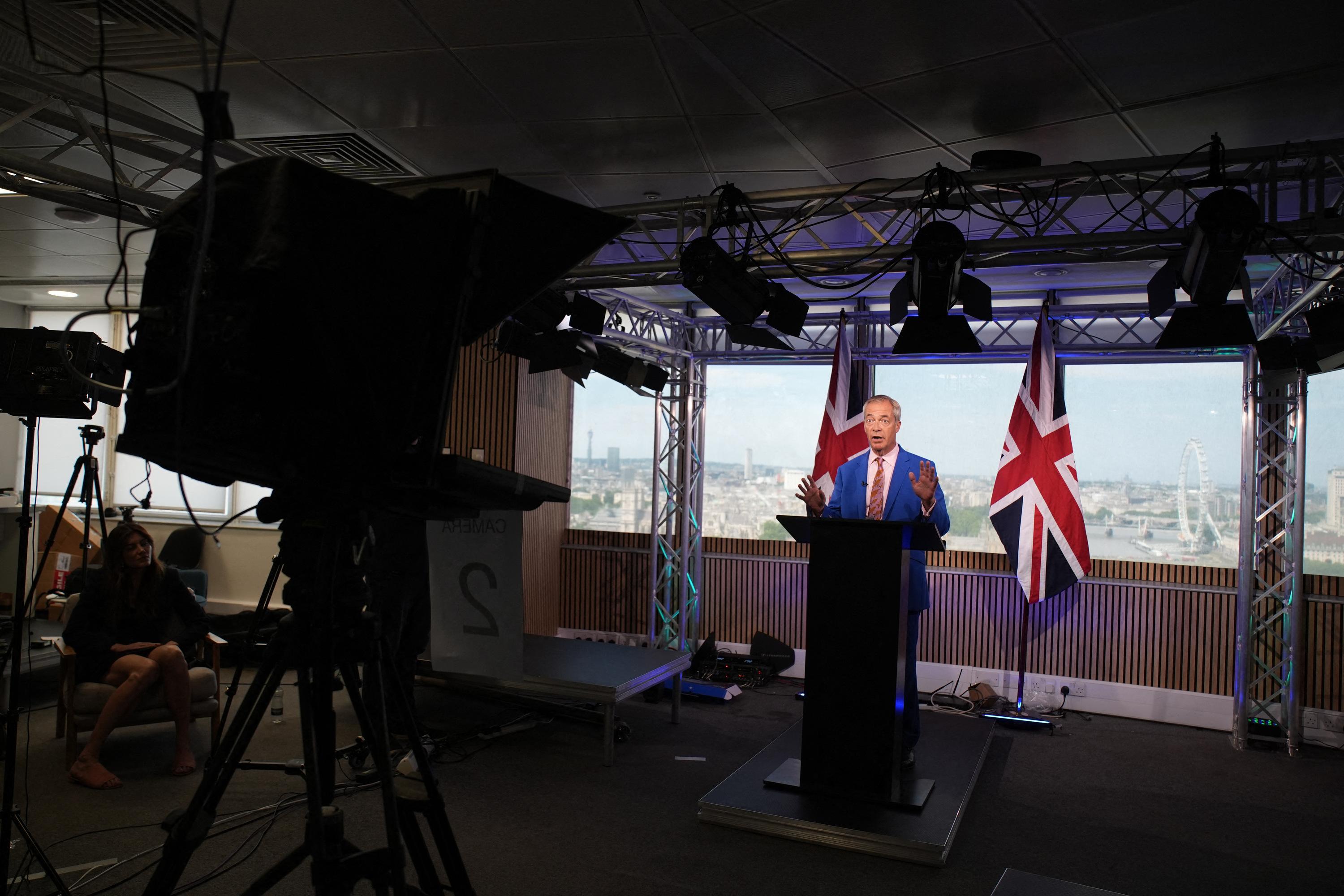 Mis en cause dans des affaires financières, Nigel Farage démissionne de son mandat de député… pour revenir devant ses électeurs