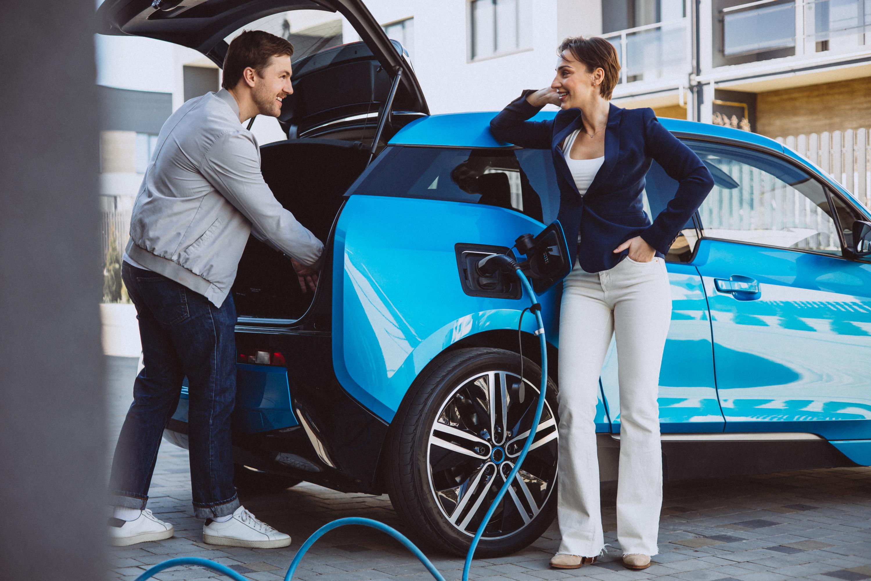 «L’électrique, c’est l’avenir» : les bornes de recharge de véhicules électriques en copropriété vont-elles tirer le prix de votre logement à la hausse ?
