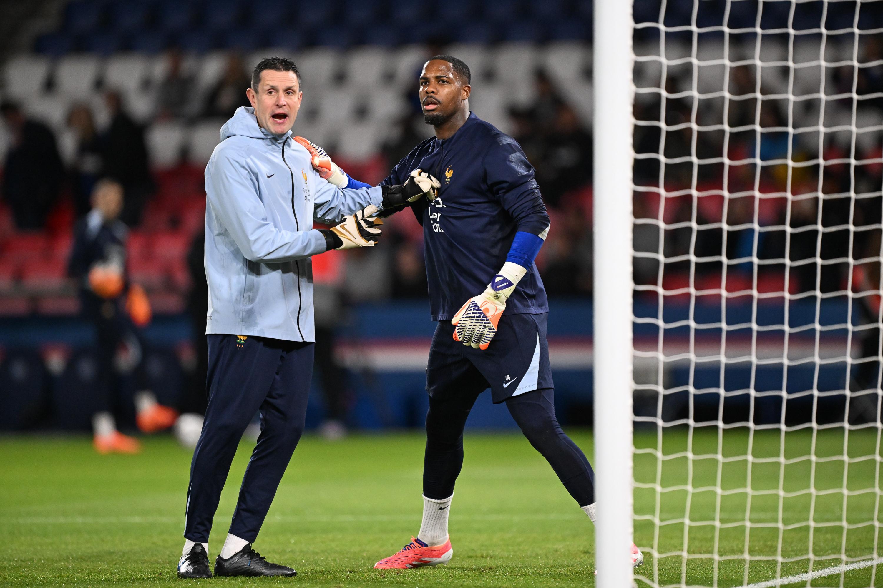 «Le plaisir que j’ai d’être parmi vous est inestimable», les mots de Franck Raviot qui ont suspendu le temps chez les Bleus