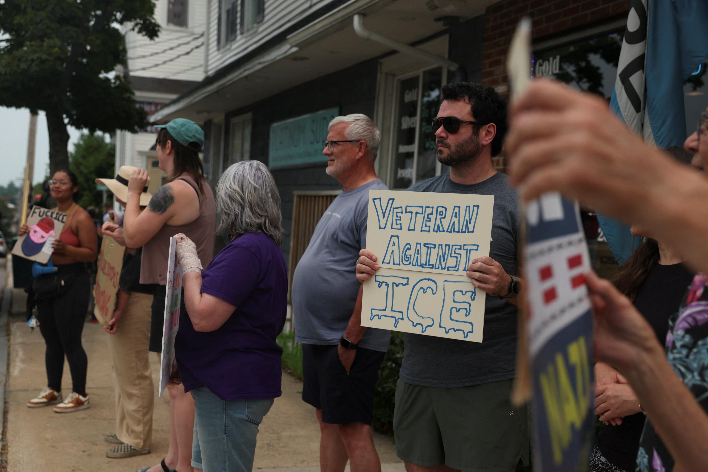 États-Unis : suspension des contrôles routiers de l'ICE après deux décès