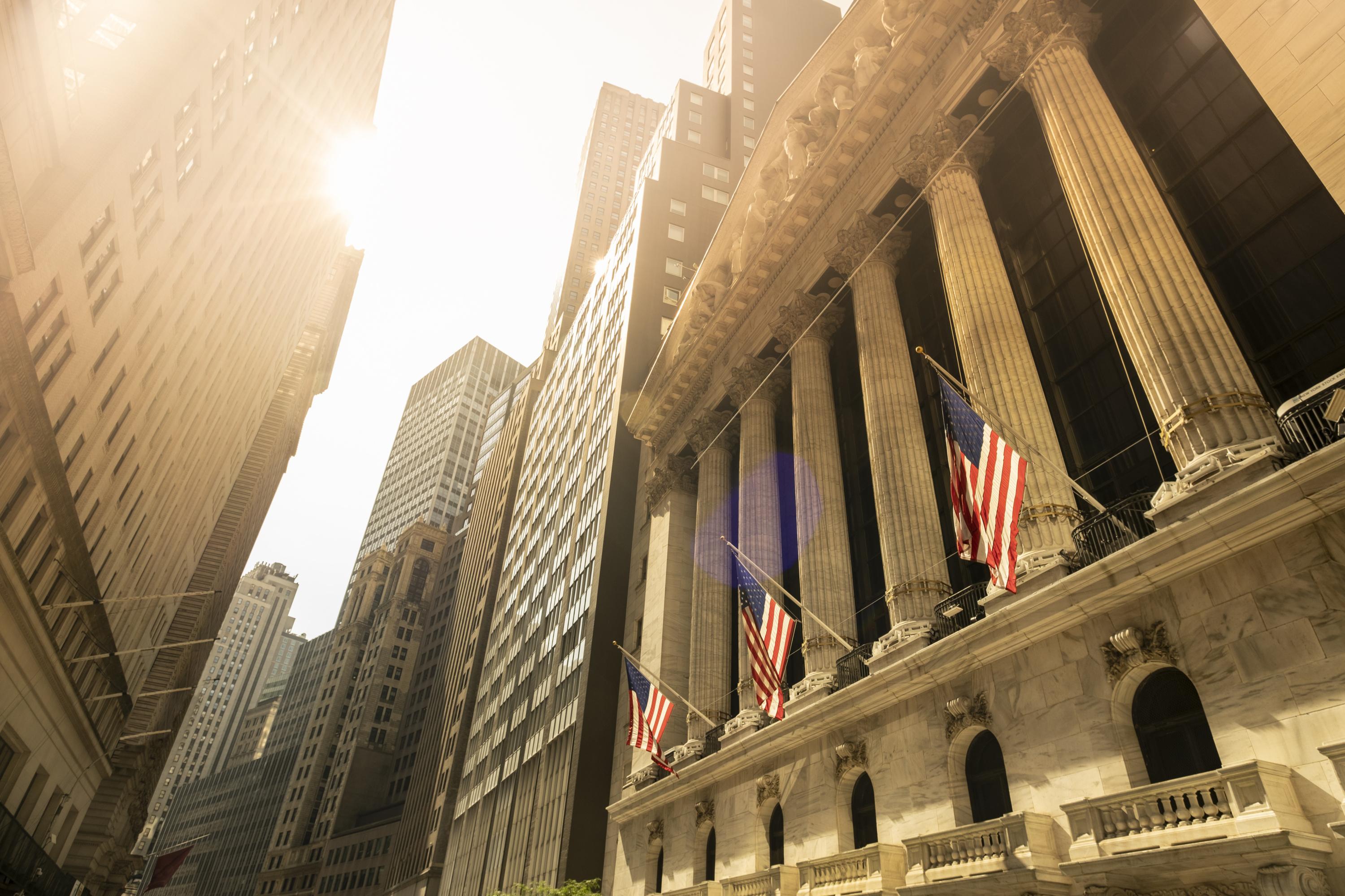 Wall Street clôture en hausse, profite du ralentissement de l'inflation américaine
