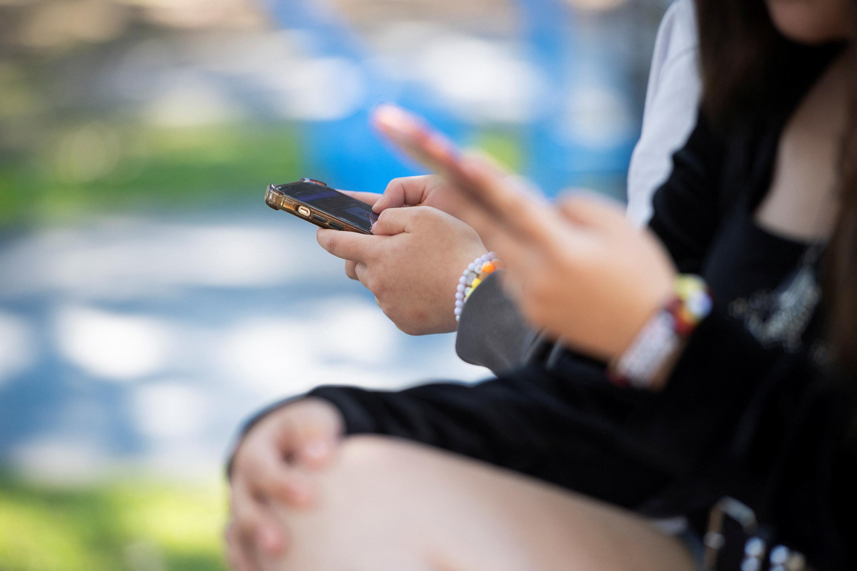 Une étude revient sur la manière dont les réseaux sociaux influencent les comportements des investisseurs